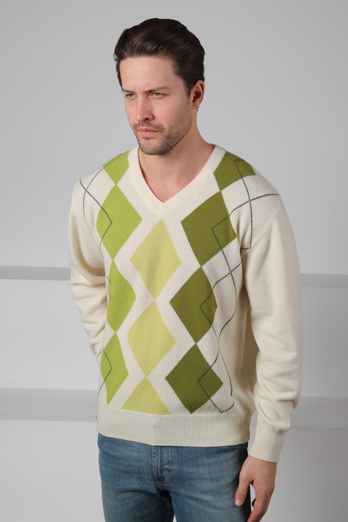 Ferraro Ekru/Yeşil V Yaka Çok Tonlu Baklava Desenli Uzun Kollu %100 Kuzu Yünü Erkek Triko Kazak