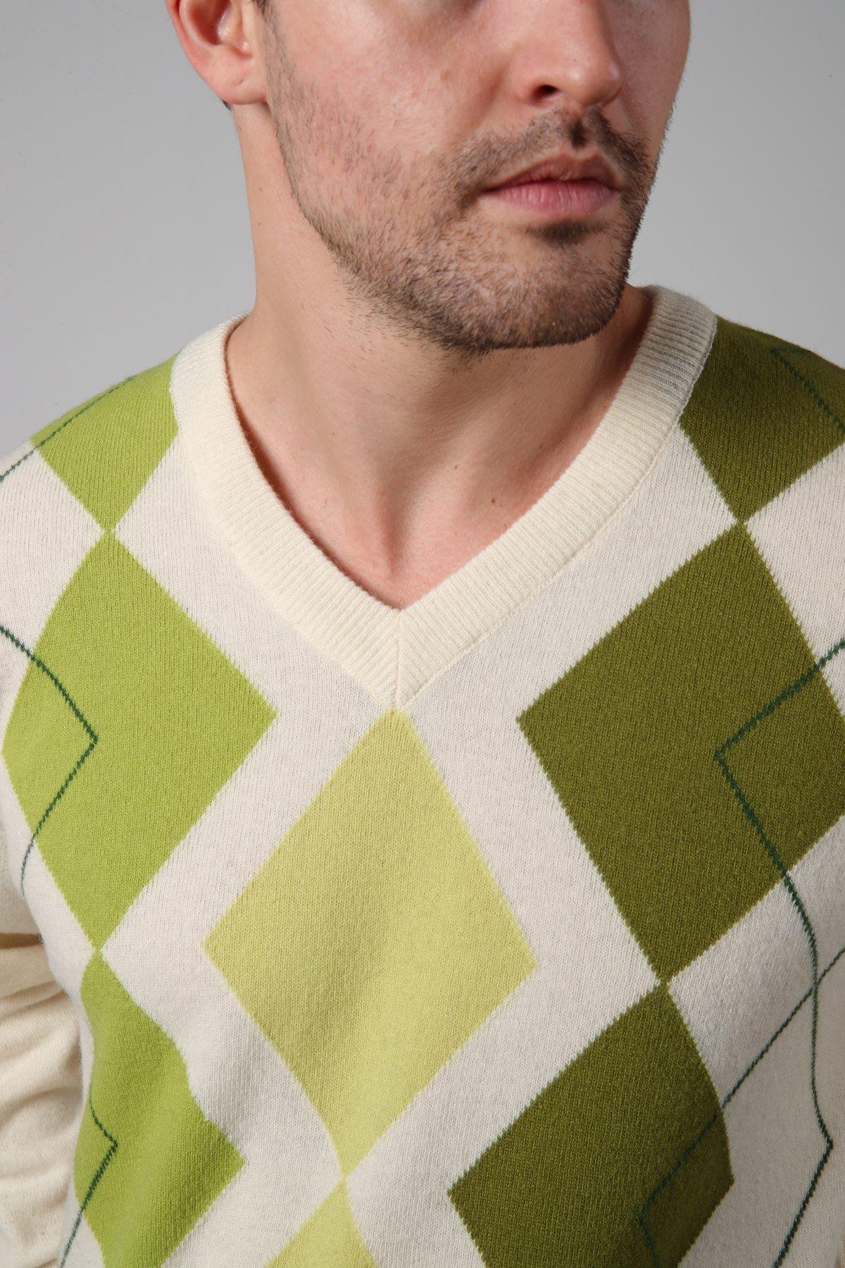 Ferraro Ekru/Yeşil V Yaka Çok Tonlu Baklava Desenli Uzun Kollu %100 Kuzu Yünü Erkek Triko Kazak
