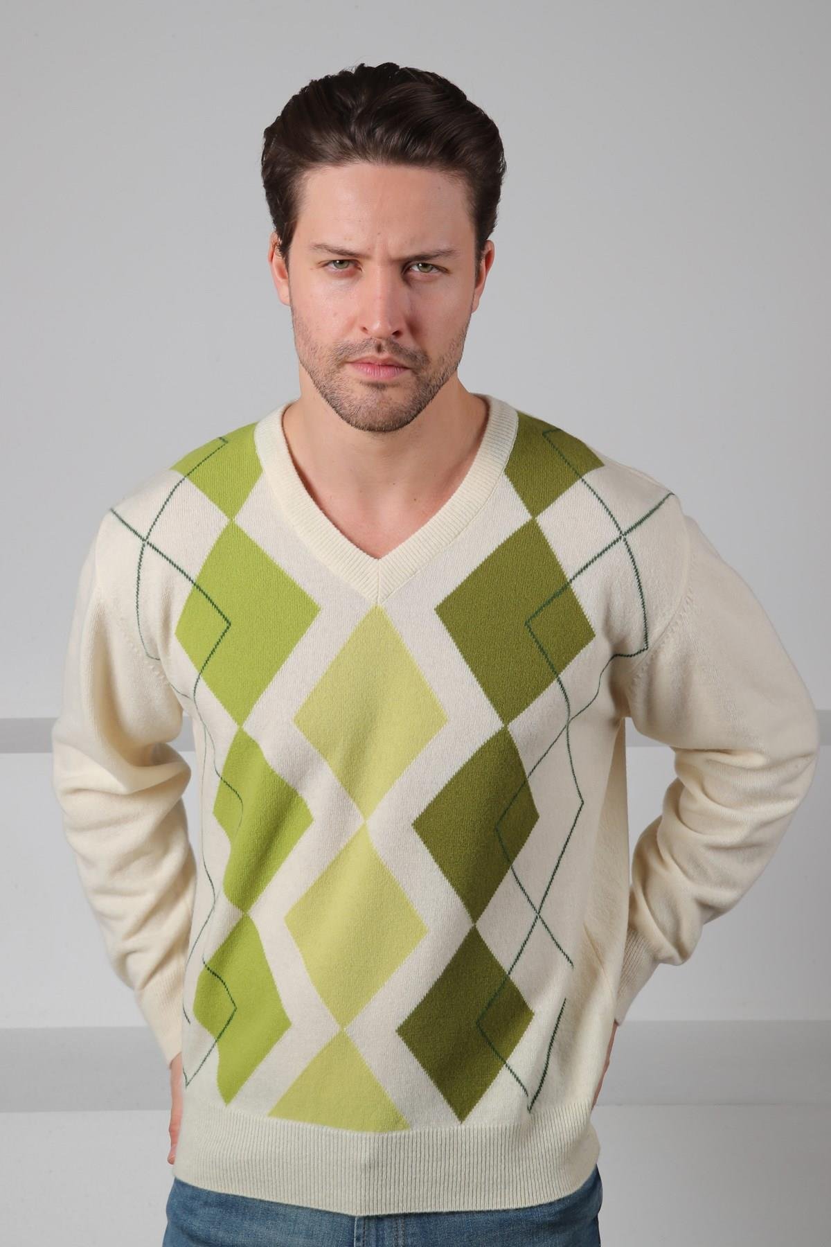 Ferraro Ekru/Yeşil V Yaka Çok Tonlu Baklava Desenli Uzun Kollu %100 Kuzu Yünü Erkek Triko Kazak