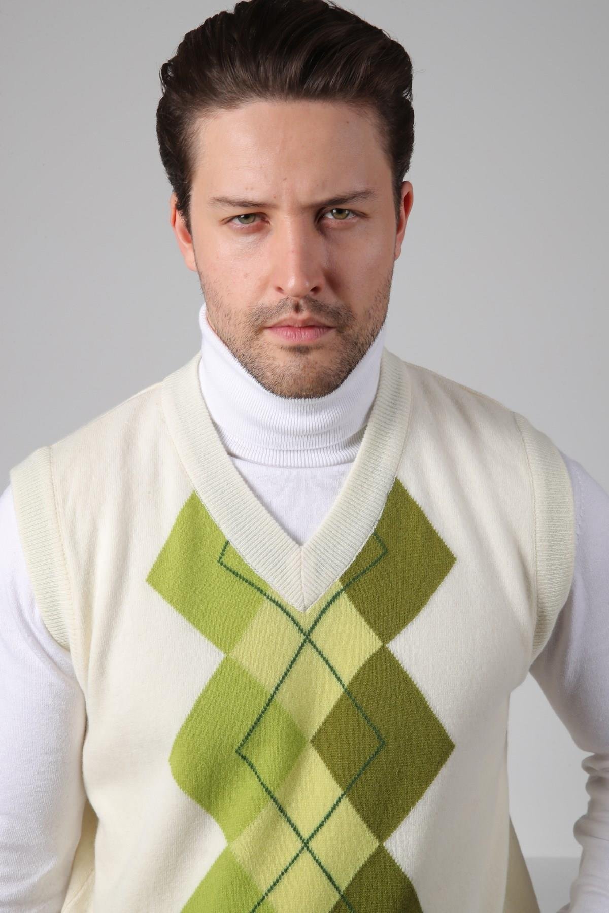 Ferraro Ekru/Yeşil V Yaka Diyagonal Desenli Uzun Kollu %100 Kuzu Yünü Erkek Triko Süveter