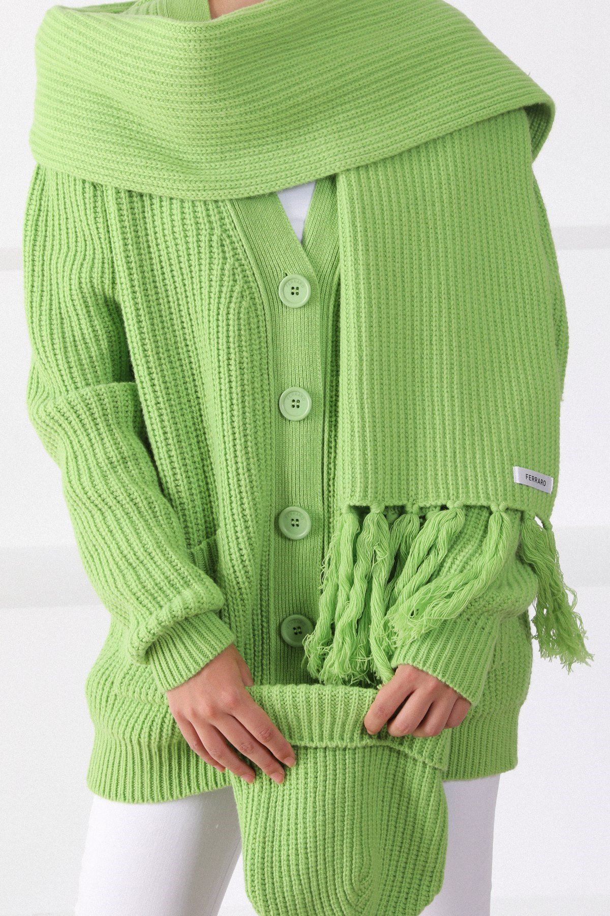 Ferraro Elma Kuzu Yünü Kadın Atkı Bere Takımı