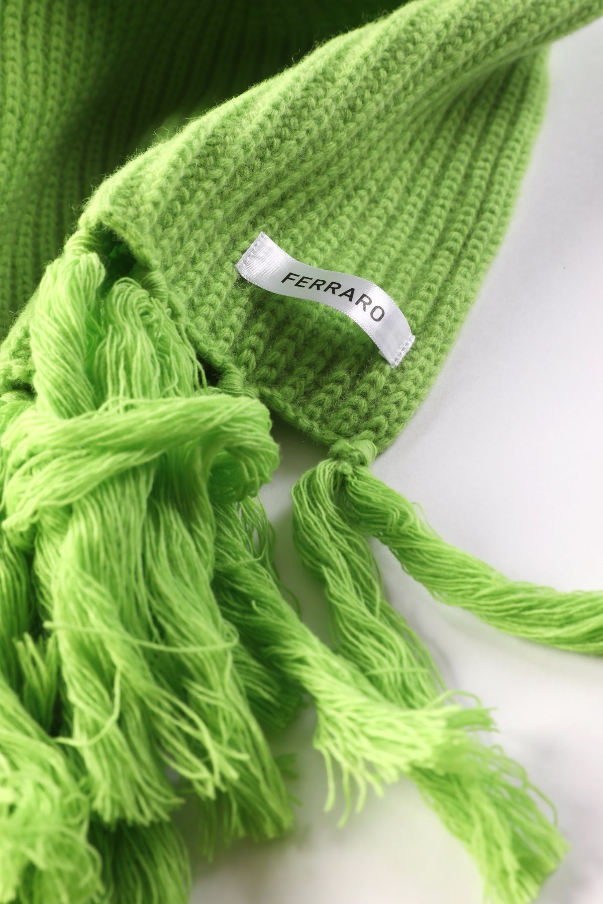 Ferraro Elma Merino Yün Kadın Atkı Bere Takımı