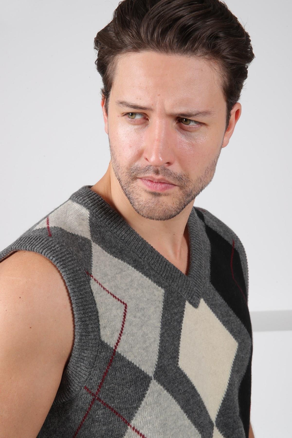 Ferraro Füme Baklava Desenli V Yaka %100 Kuzu Yünü Erkek Triko Süveter