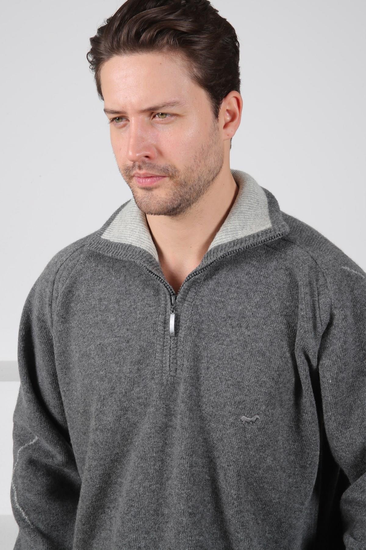 Ferraro Füme Balıkçı Yaka Fermuarlı Önü Düz Kolları Çizgi Detaylı Uzun Kollu %100 Kuzu Yünü Erkek Triko Kazak