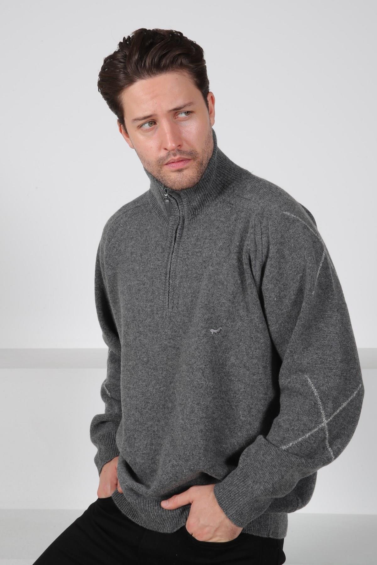 Ferraro Füme Balıkçı Yaka Fermuarlı Önü Düz Kolları Çizgi Detaylı Uzun Kollu %100 Kuzu Yünü Erkek Triko Kazak