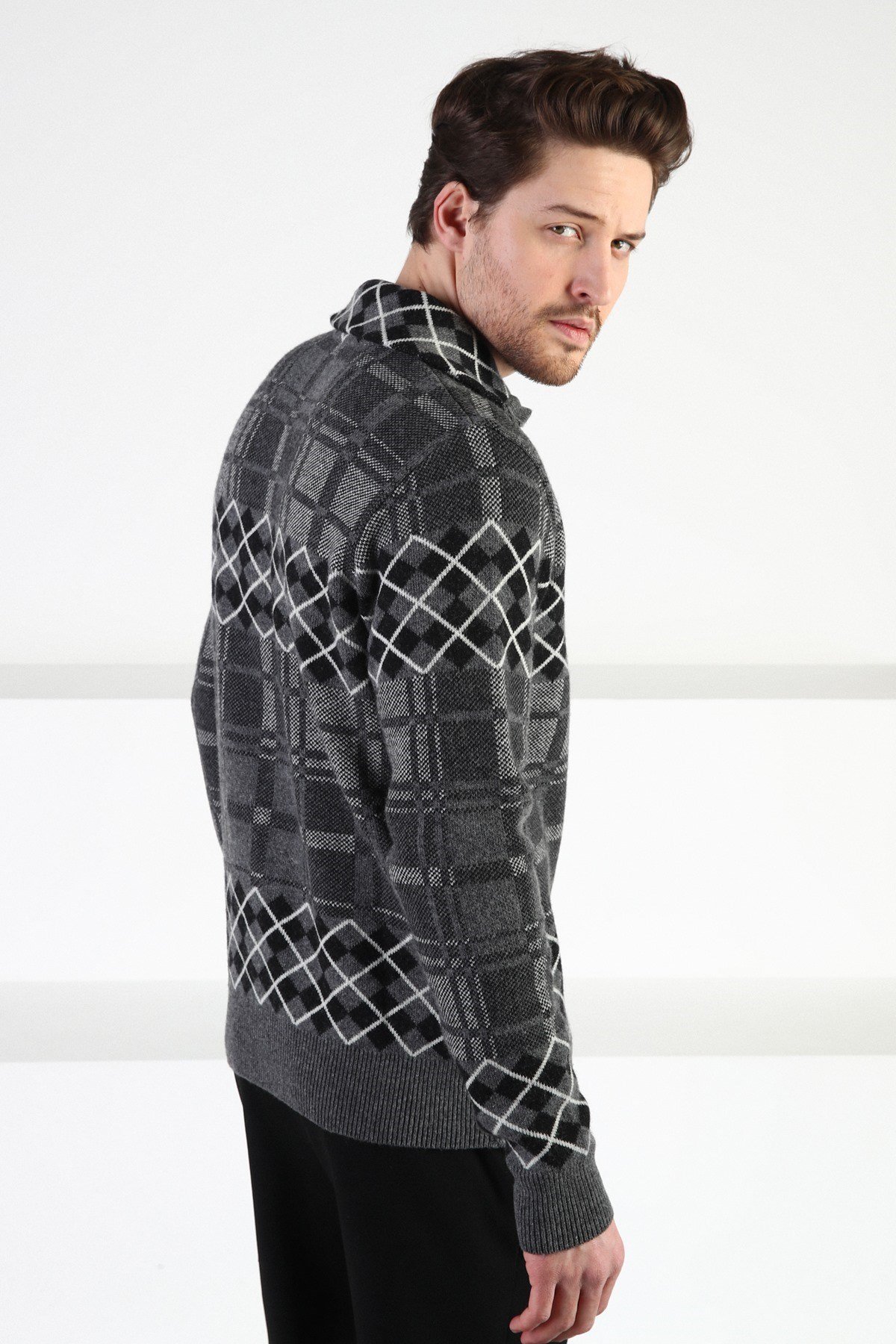 Ferraro Füme Ekoseli Dik Yaka %100 Kuzu Yünü Erkek Kazak