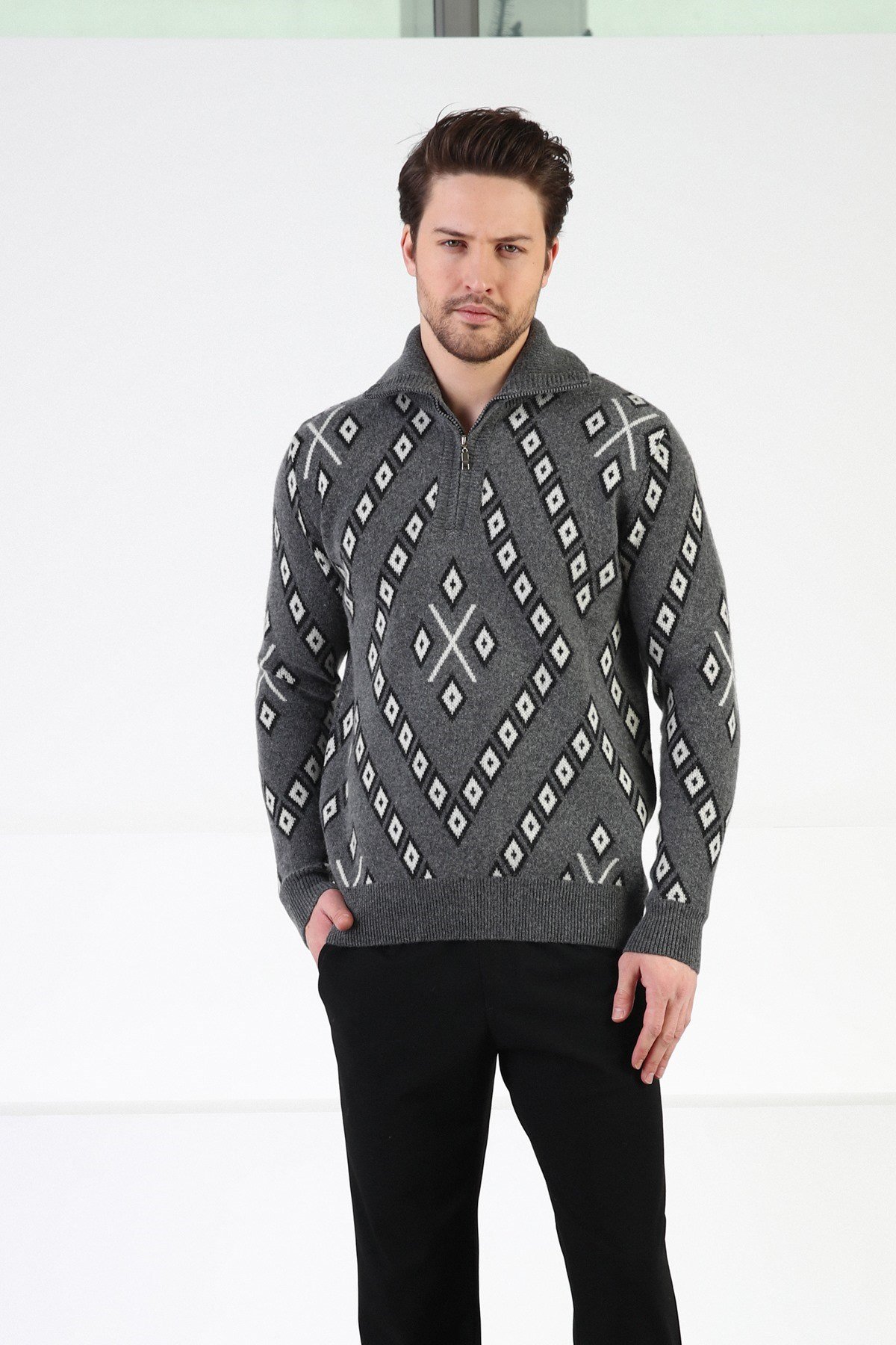 Ferraro Füme Kare Desenli Dik Yaka %100 Kuzu Yünü Erkek Kazak