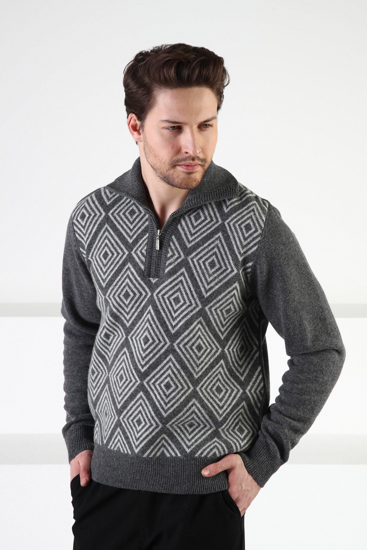 Ferraro Füme Kare Desenli Dik Yaka %100 Kuzu Yünü Erkek Kazak