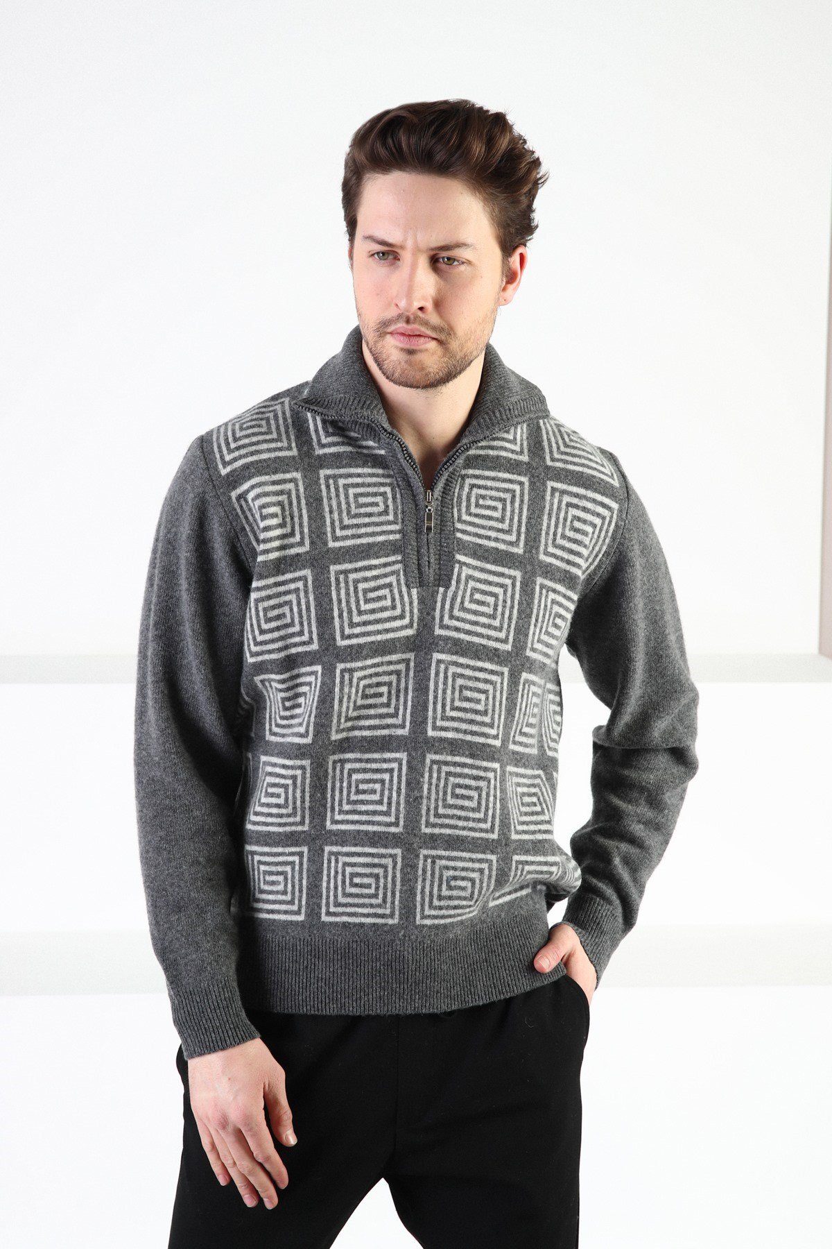 Ferraro Füme Kare Desenli Dik Yaka %100 Kuzu Yünü Erkek Kazak