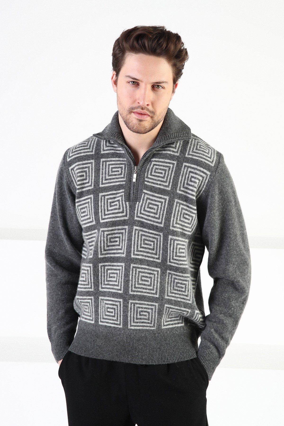 Ferraro Füme Kare Desenli Dik Yaka %100 Kuzu Yünü Erkek Kazak