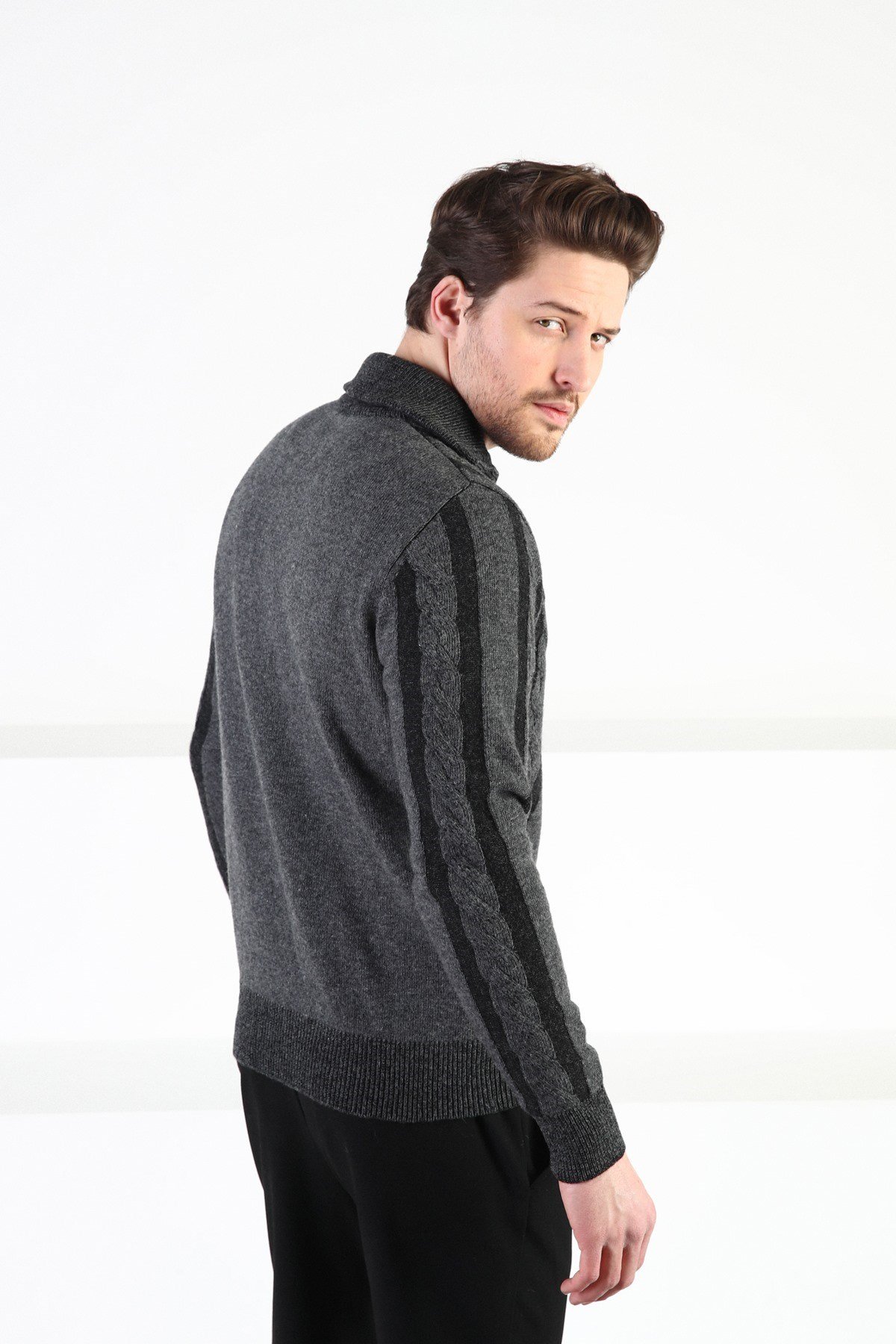 Ferraro Füme Örgü Desenli Dik Yaka %100 Kuzu Yünü Erkek Kazak