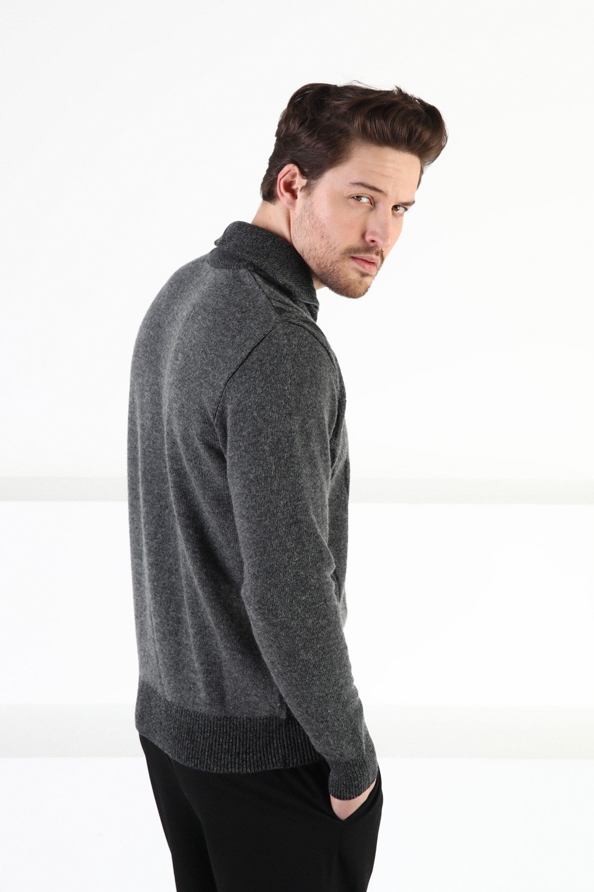 Ferraro Füme Örgü Desenli Dik Yaka %100 Kuzu Yünü Erkek Kazak