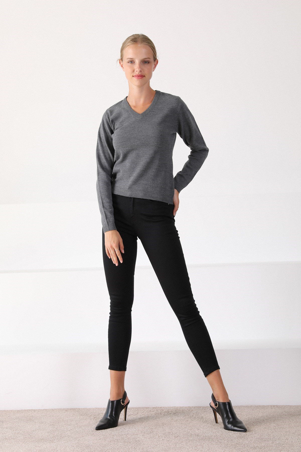 Ferraro Füme V Yaka Kadın Triko Kazak