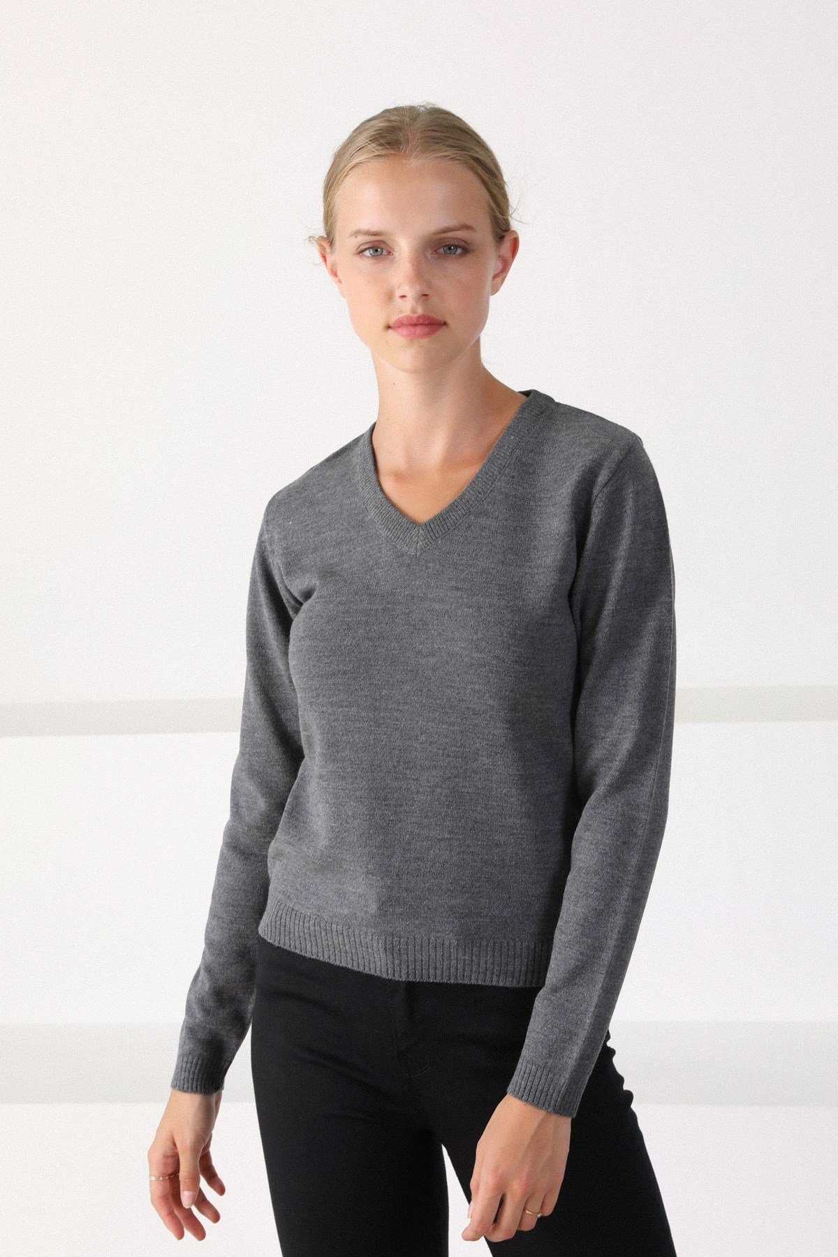 Ferraro Füme V Yaka Kadın Triko Kazak