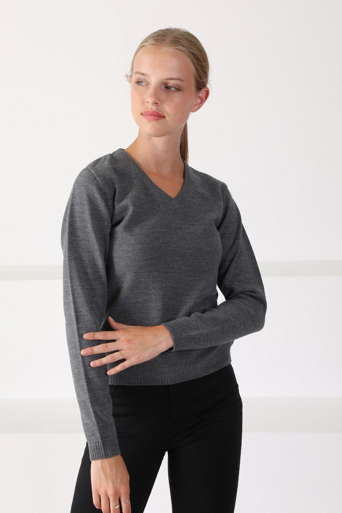 Ferraro Füme V Yaka Kadın Triko Kazak