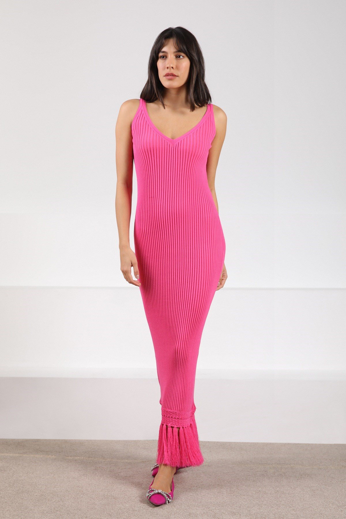Ferraro Fuşya V Yaka Püsküllü Midi Boy Kadın Triko Elbise