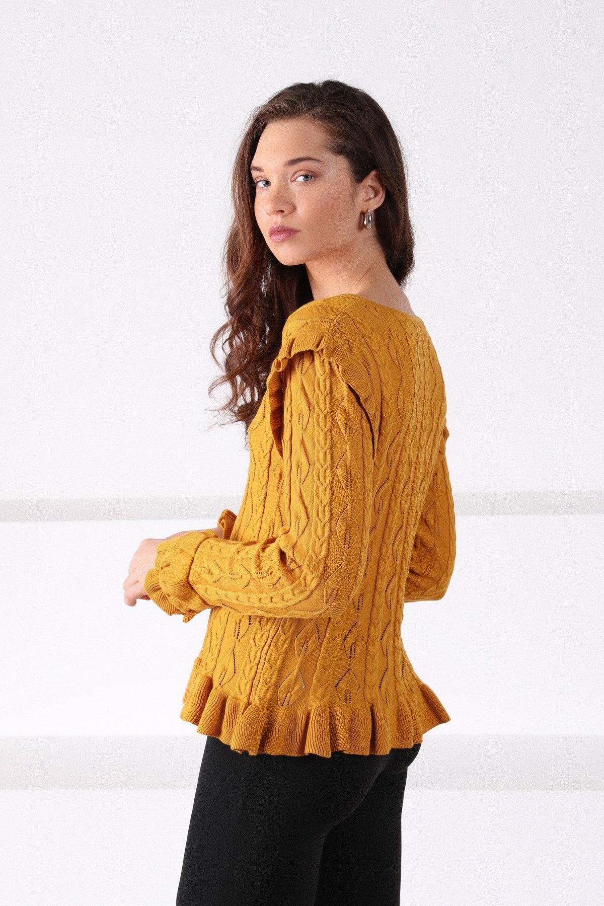 Ferraro Gold V Yaka Kolu Fırfırlı Pamuklu Kadın Triko Kazak