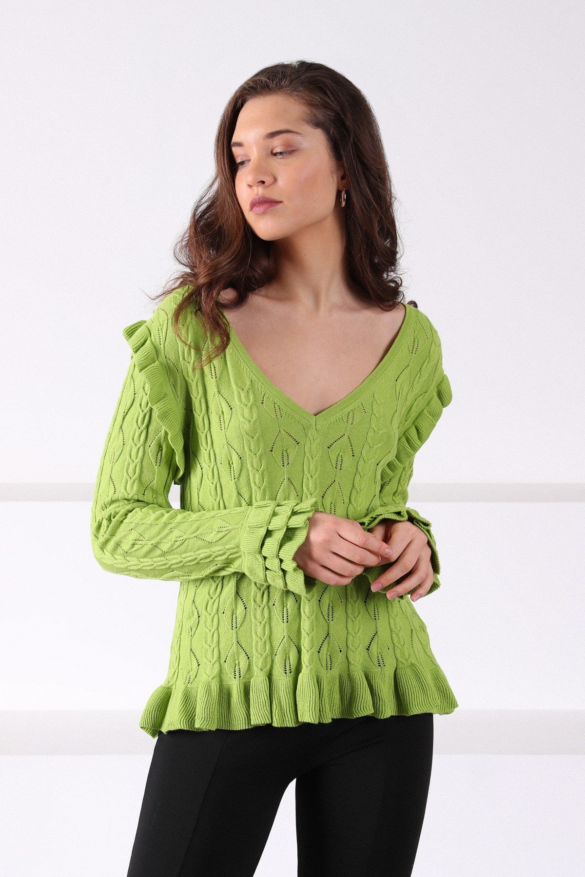 Ferraro Green V Yaka Kolu Fırfırlı Pamuklu Kadın Triko Kazak