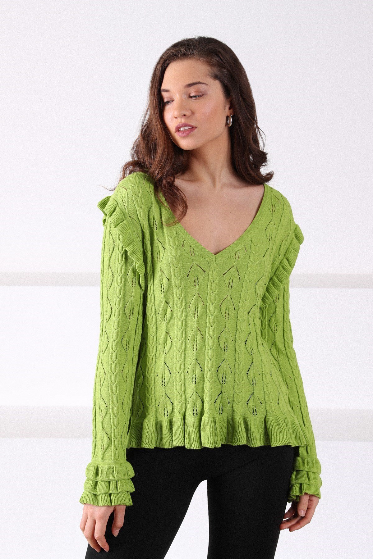 Ferraro Green V Yaka Kolu Fırfırlı Pamuklu Kadın Triko Kazak