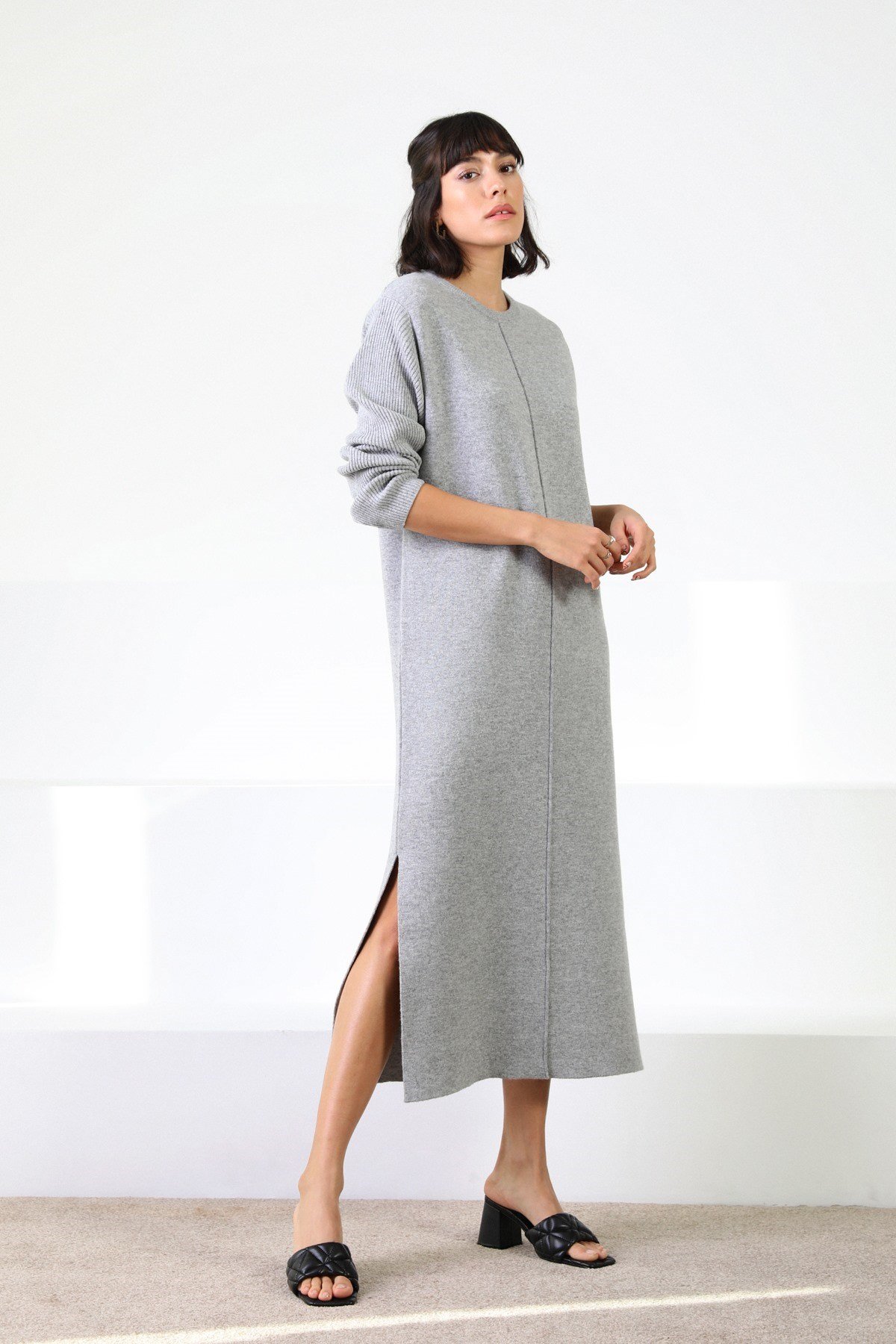 Ferraro Gri Yandan Yırtmaçlı Midi Boy Kaşmirli Kadın Triko Elbise