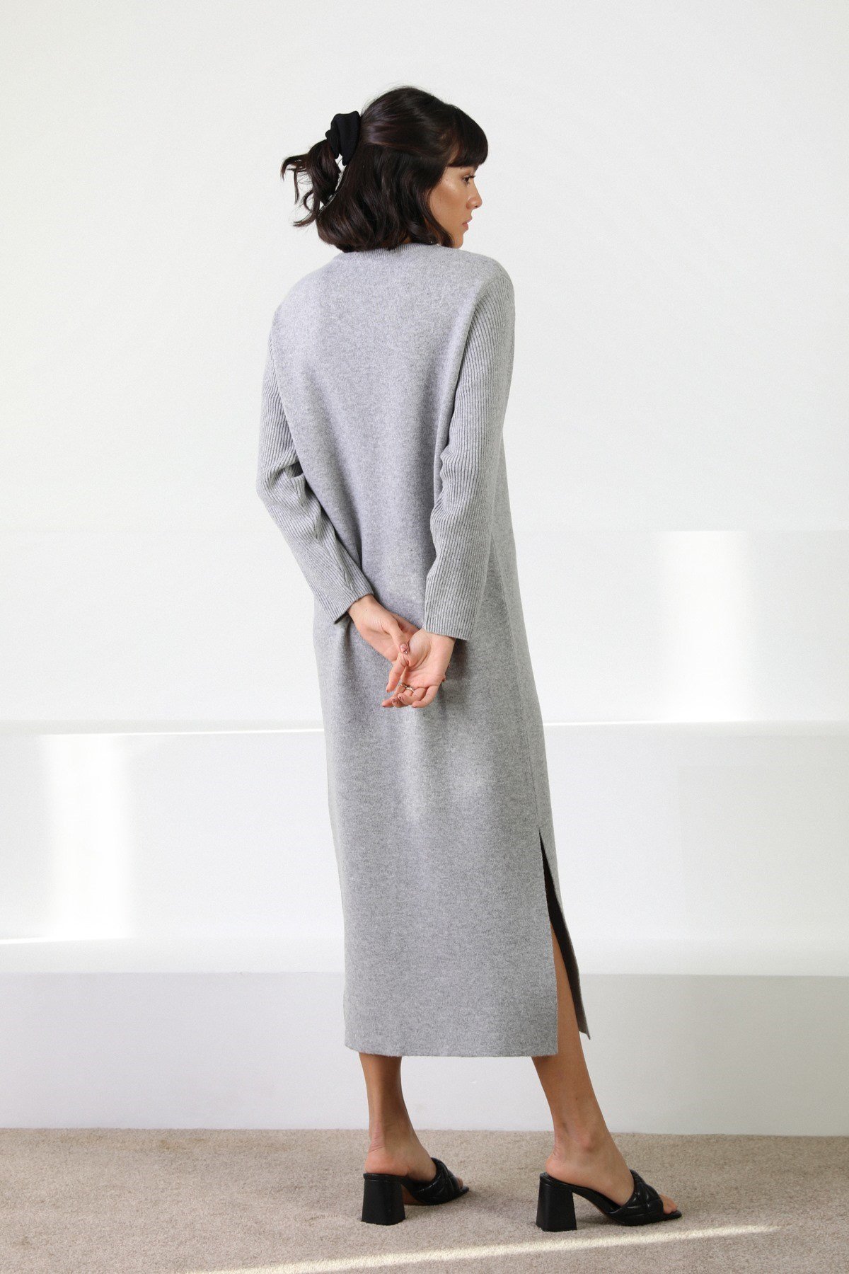 Ferraro Gri Yandan Yırtmaçlı Midi Boy Kaşmirli Kadın Triko Elbise