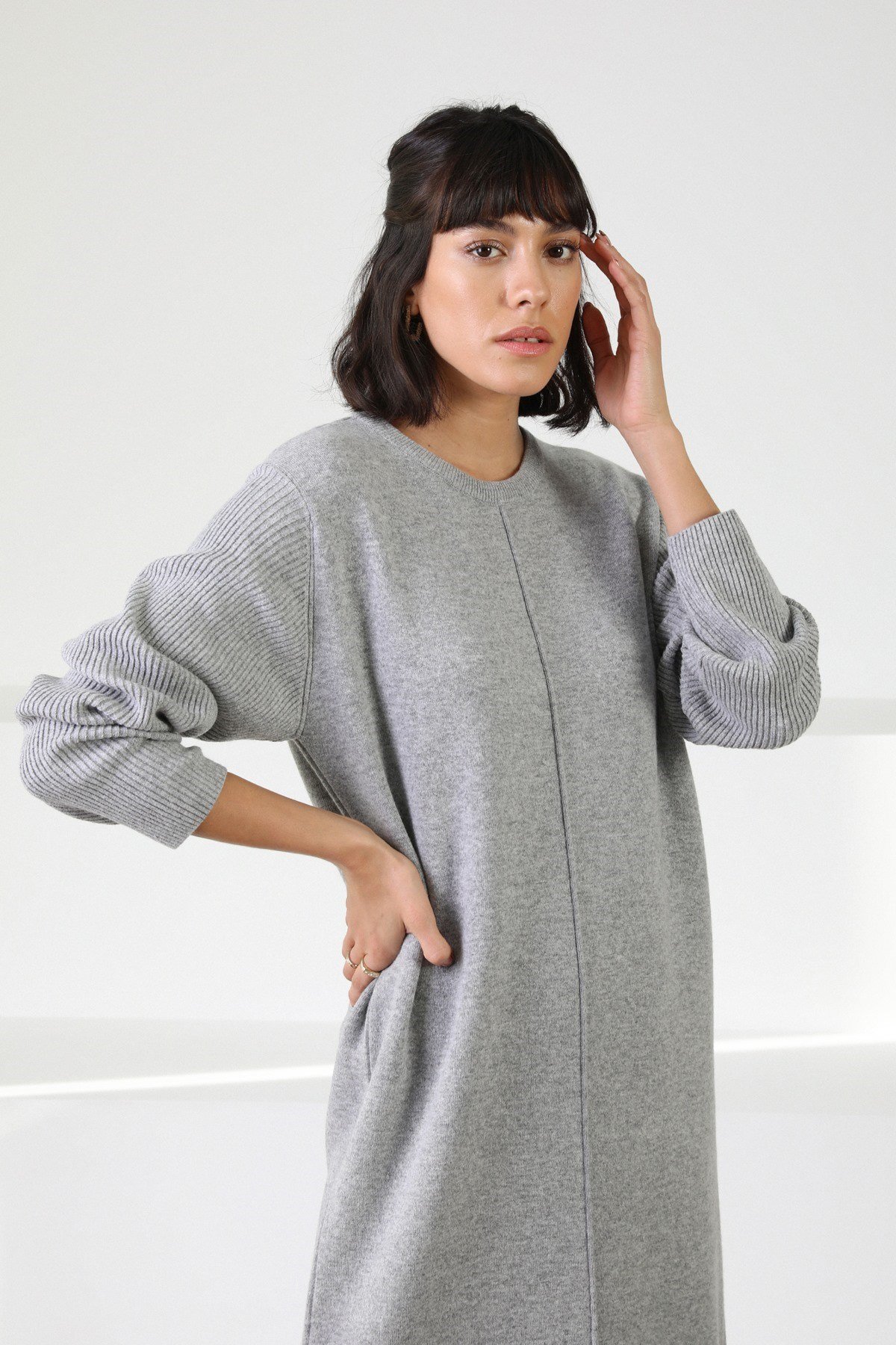 Ferraro Gri Yandan Yırtmaçlı Midi Boy Kaşmirli Kadın Triko Elbise