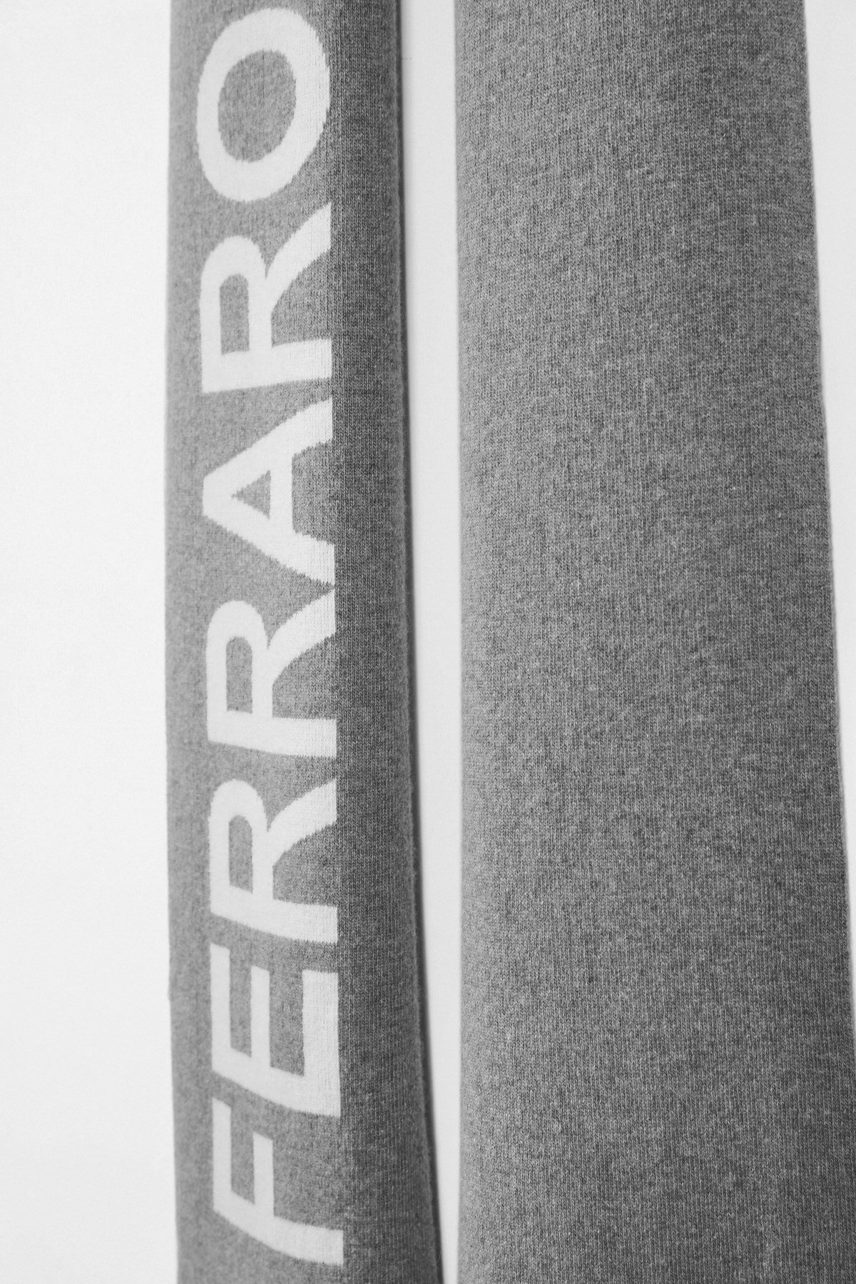 Ferraro Gri/Ekru Kadın Atkı