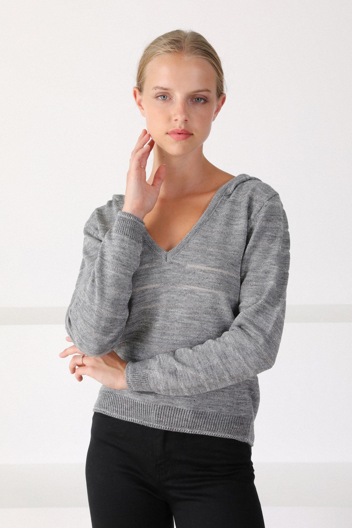 Ferraro Grimelanj V Yaka Kapüşonlu Kadın Triko Kazak