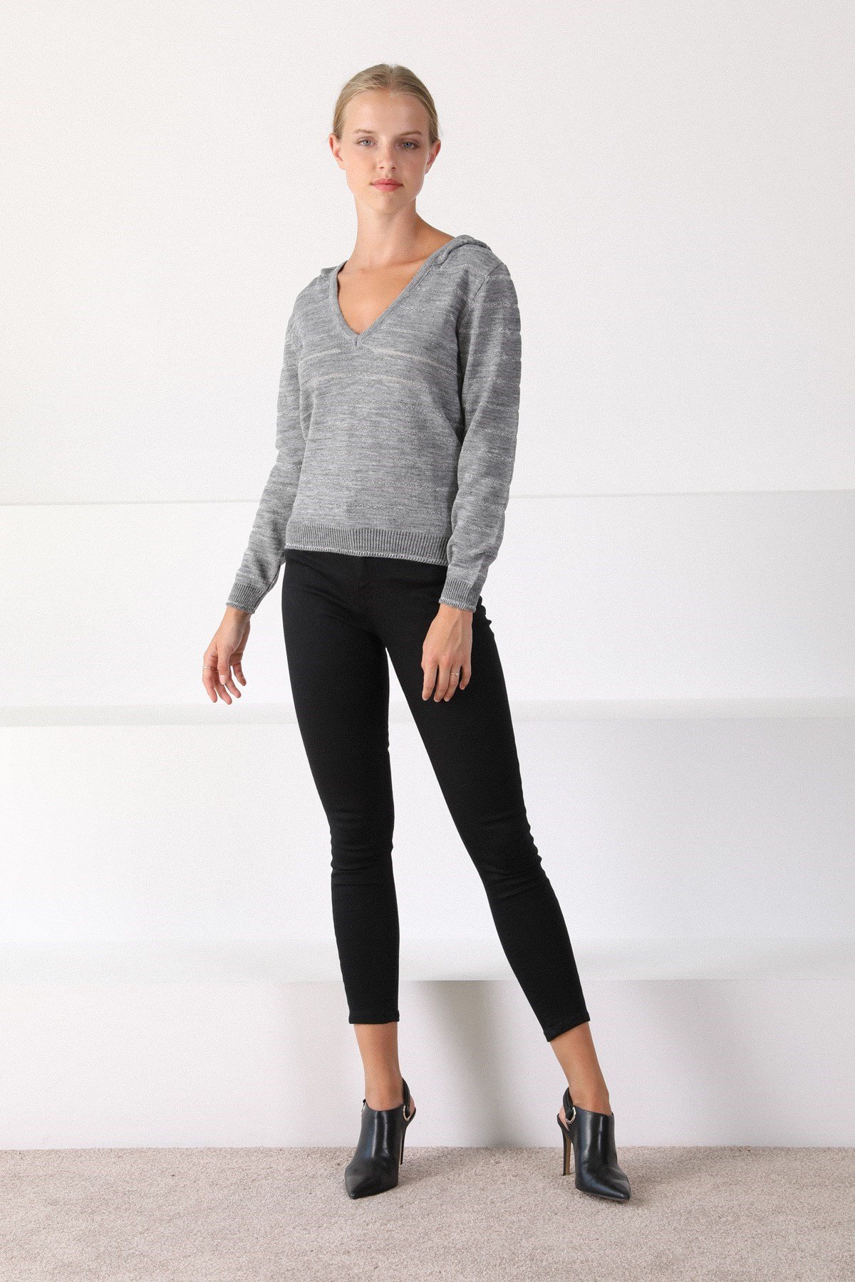 Ferraro Grimelanj V Yaka Kapüşonlu Kadın Triko Kazak