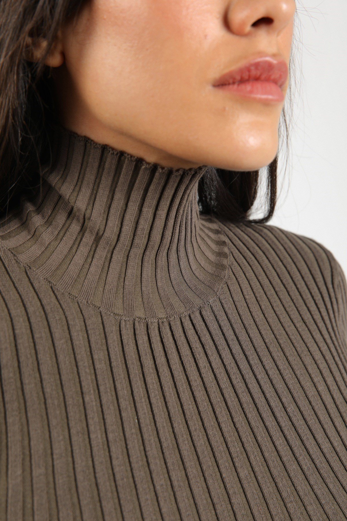 Ferraro Haki Balıkçı Yaka Pamuklu Kadın Triko Kazak