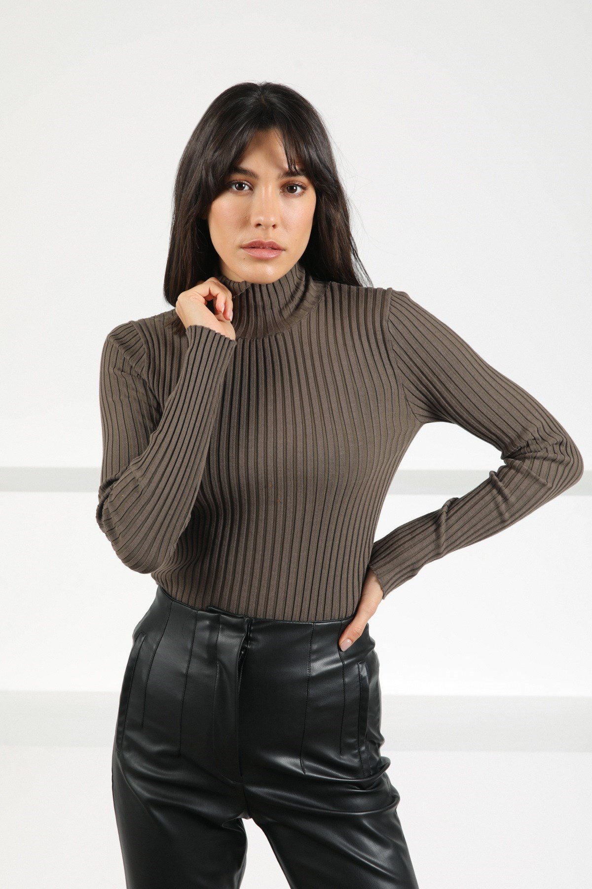 Ferraro Haki Balıkçı Yaka Pamuklu Kadın Triko Kazak