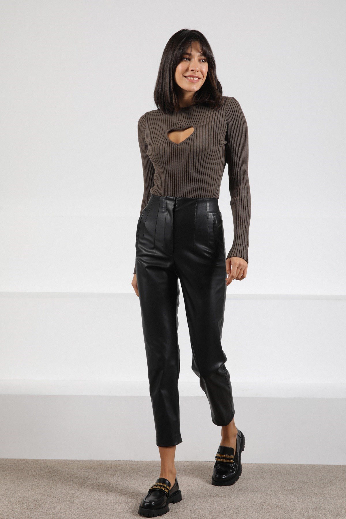 Ferraro Haki Bisiklet Yaka Kalpli Kısa Kadın Triko Tulum