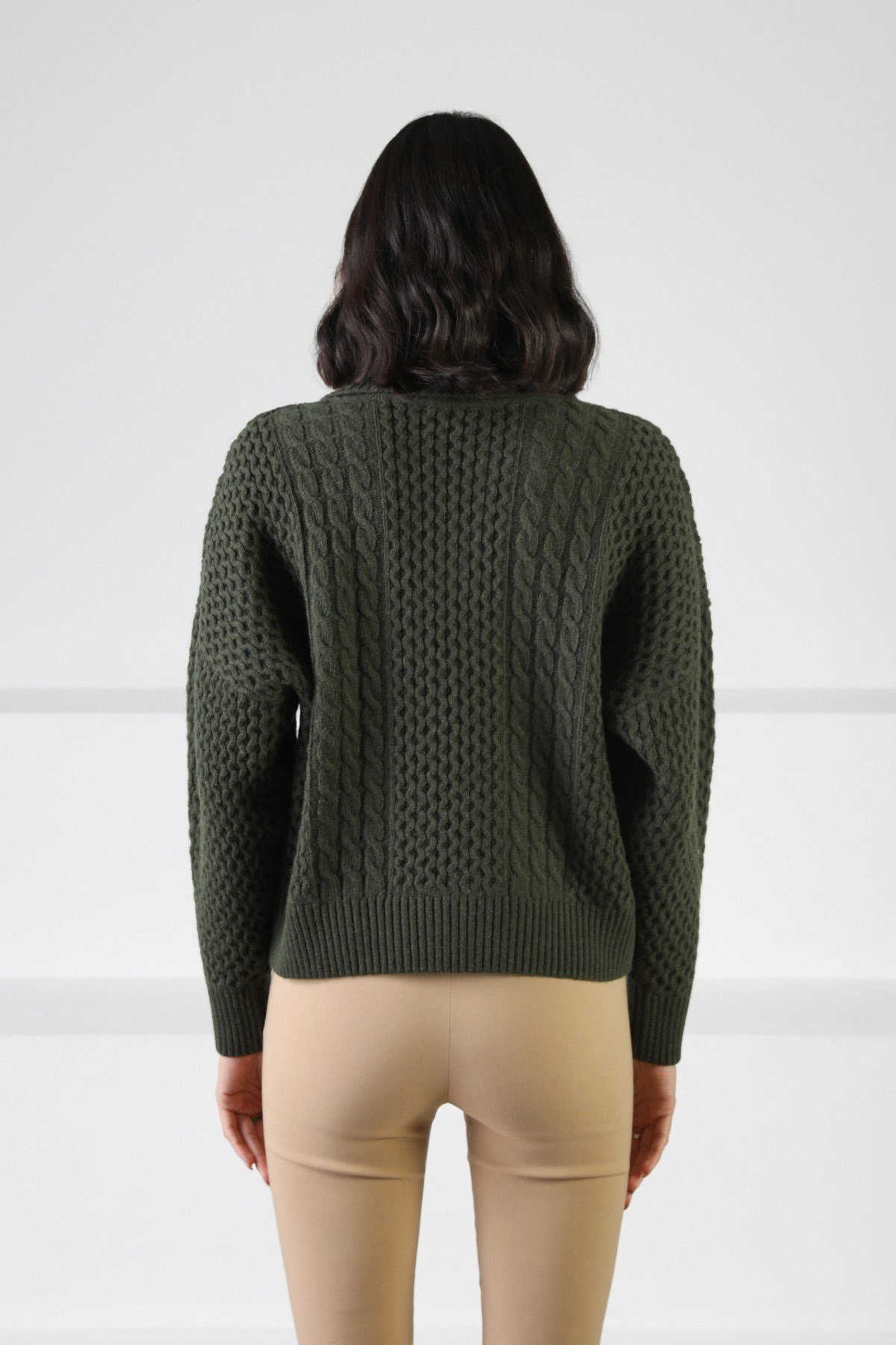 Ferraro Haki Uzun Kollu Gömlek Yaka Yünlü Kadın Triko Kazak