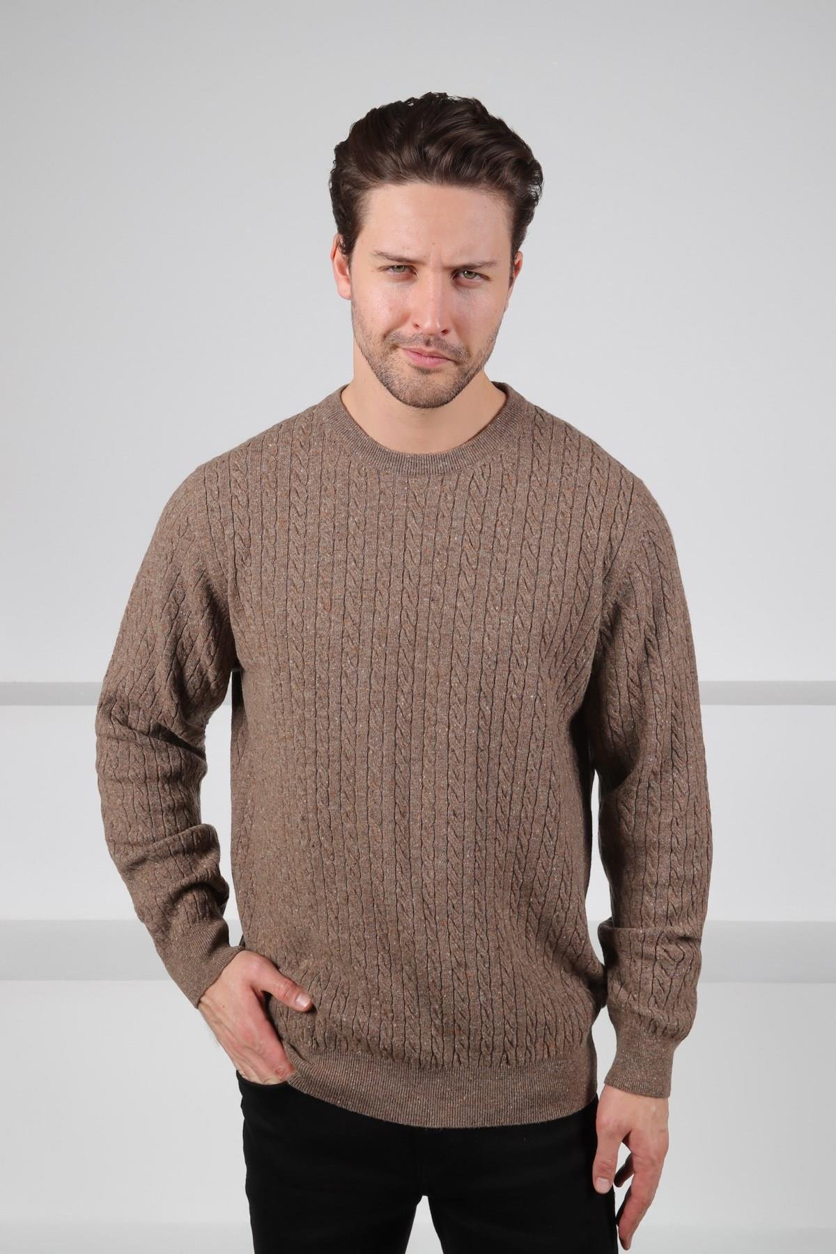 Ferraro Kahve Bisiklet Yaka Kabartmalı Saç Örgü Desenli Uzun Kollu %100 Kuzu Yünü Erkek Triko Kazak