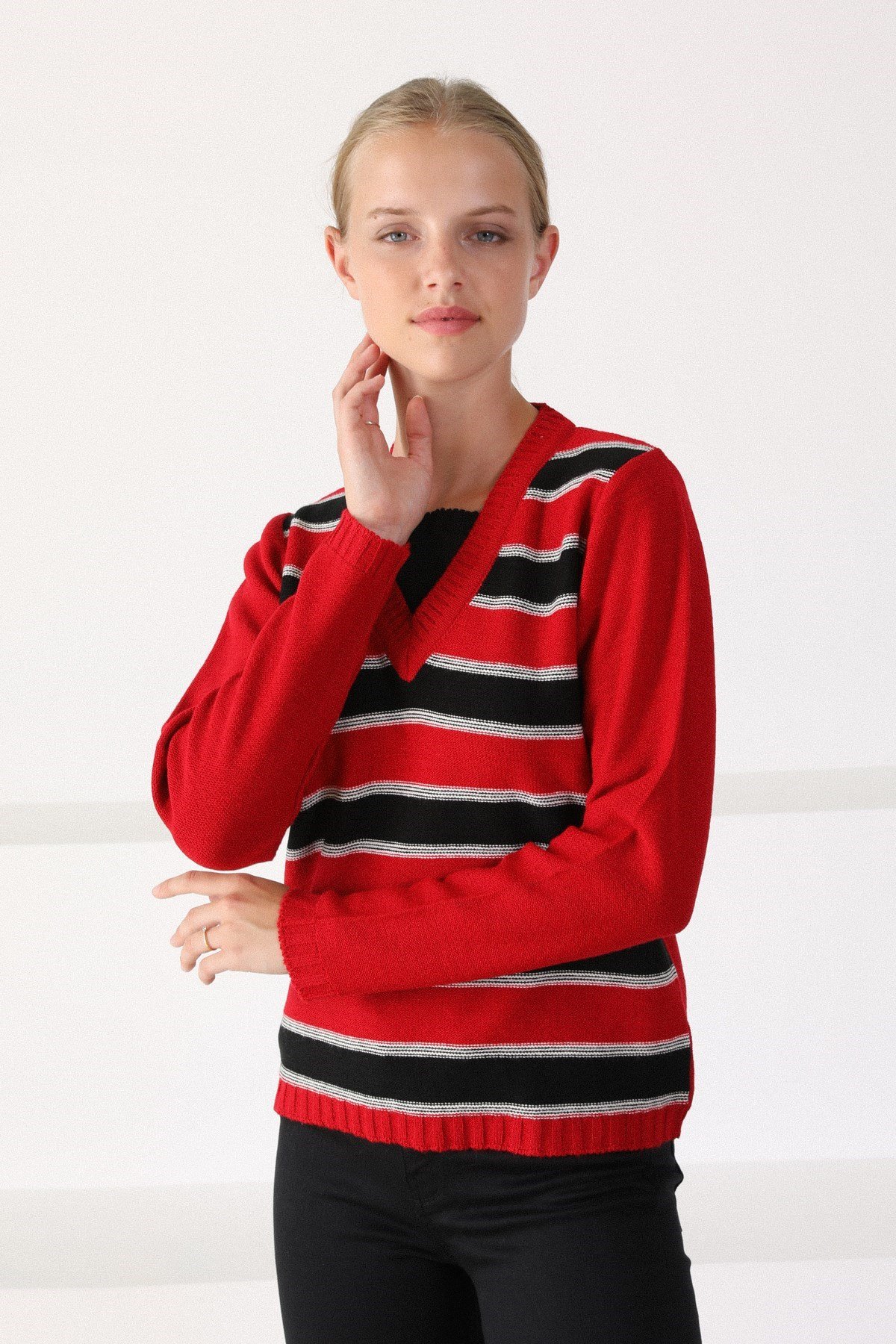 Ferraro Kırmızı V Yaka Yünlü Kadın Triko Kazak