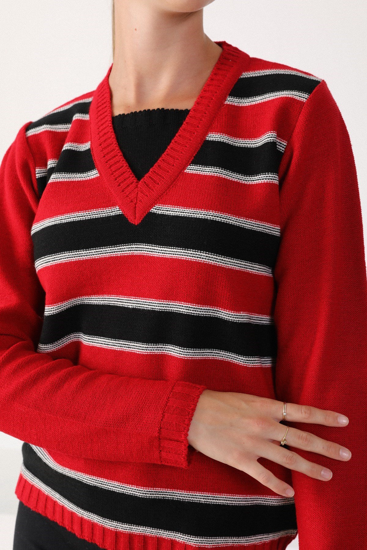 Ferraro Kırmızı V Yaka Yünlü Kadın Triko Kazak