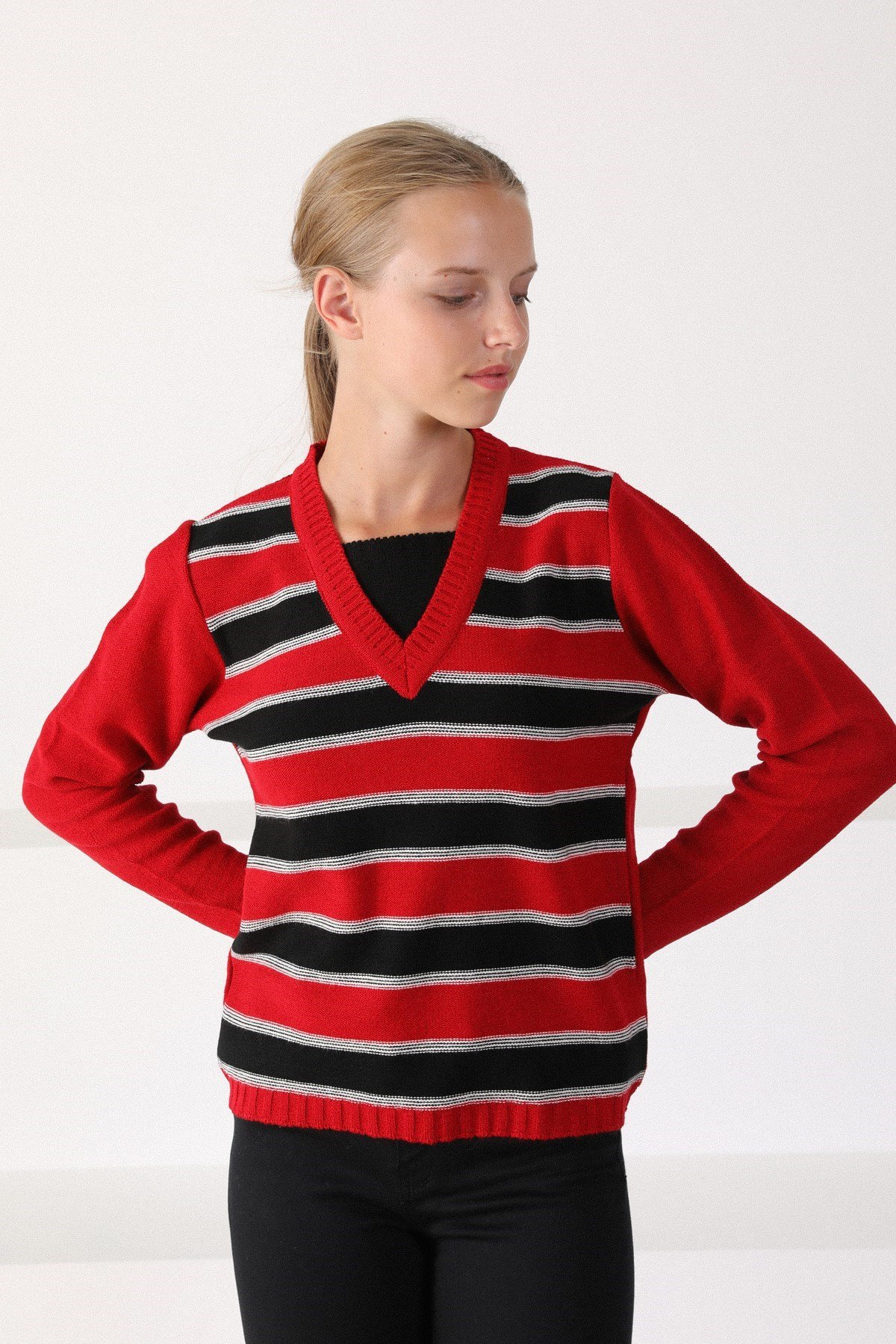 Ferraro Kırmızı V Yaka Yünlü Kadın Triko Kazak