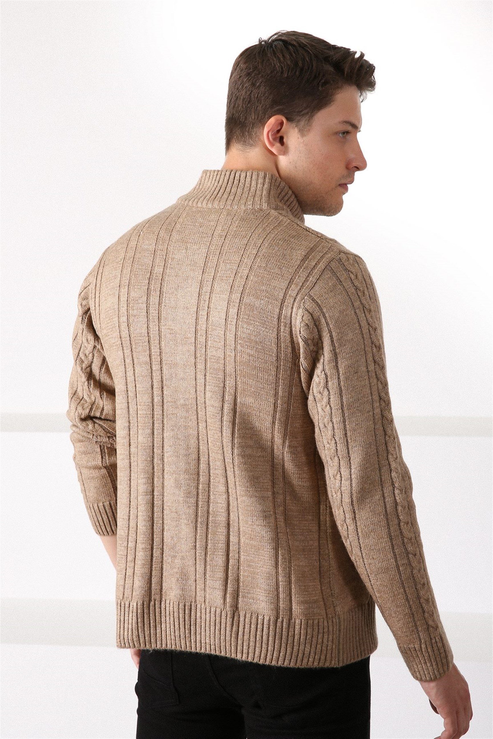 Ferraro Koyu Bej Fermuarlı Kalın Yün Erkek Triko Hırka