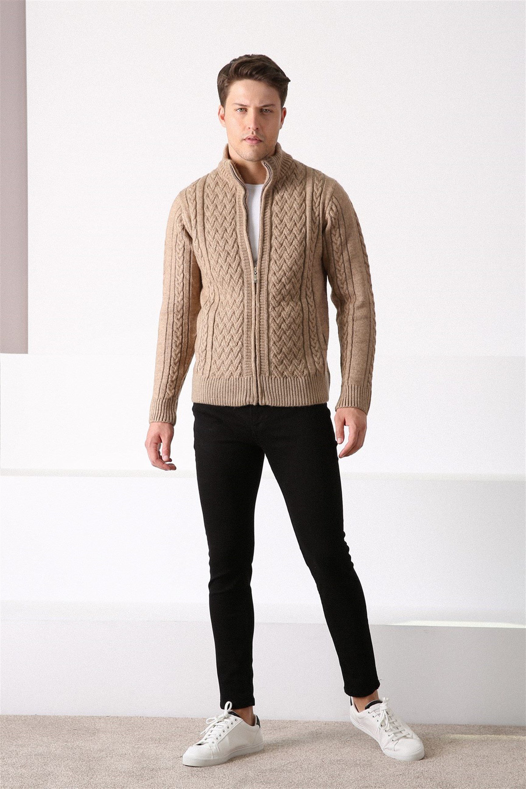 Ferraro Koyu Bej Fermuarlı Kalın Yün Erkek Triko Hırka