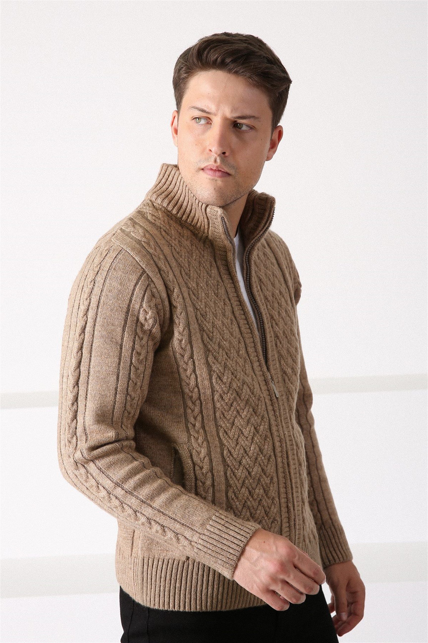 Ferraro Koyu Bej Fermuarlı Kalın Yün Erkek Triko Hırka