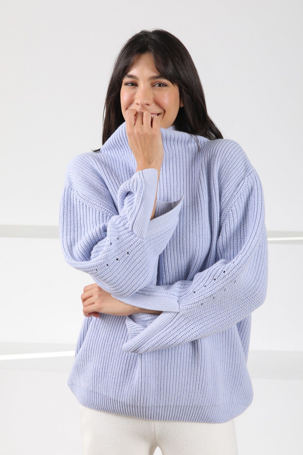 Ferraro Mavi Kolu Yırtmaçlı Kaşmirli Kadın Triko Kazak