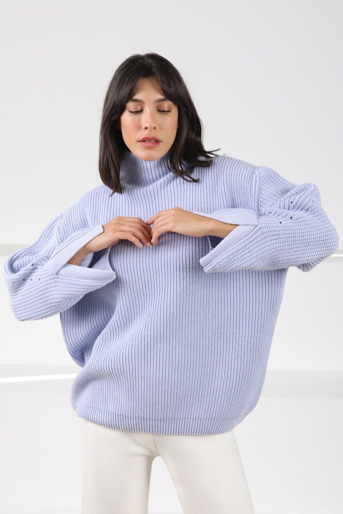 Ferraro Mavi Kolu Yırtmaçlı Kaşmirli Kadın Triko Kazak