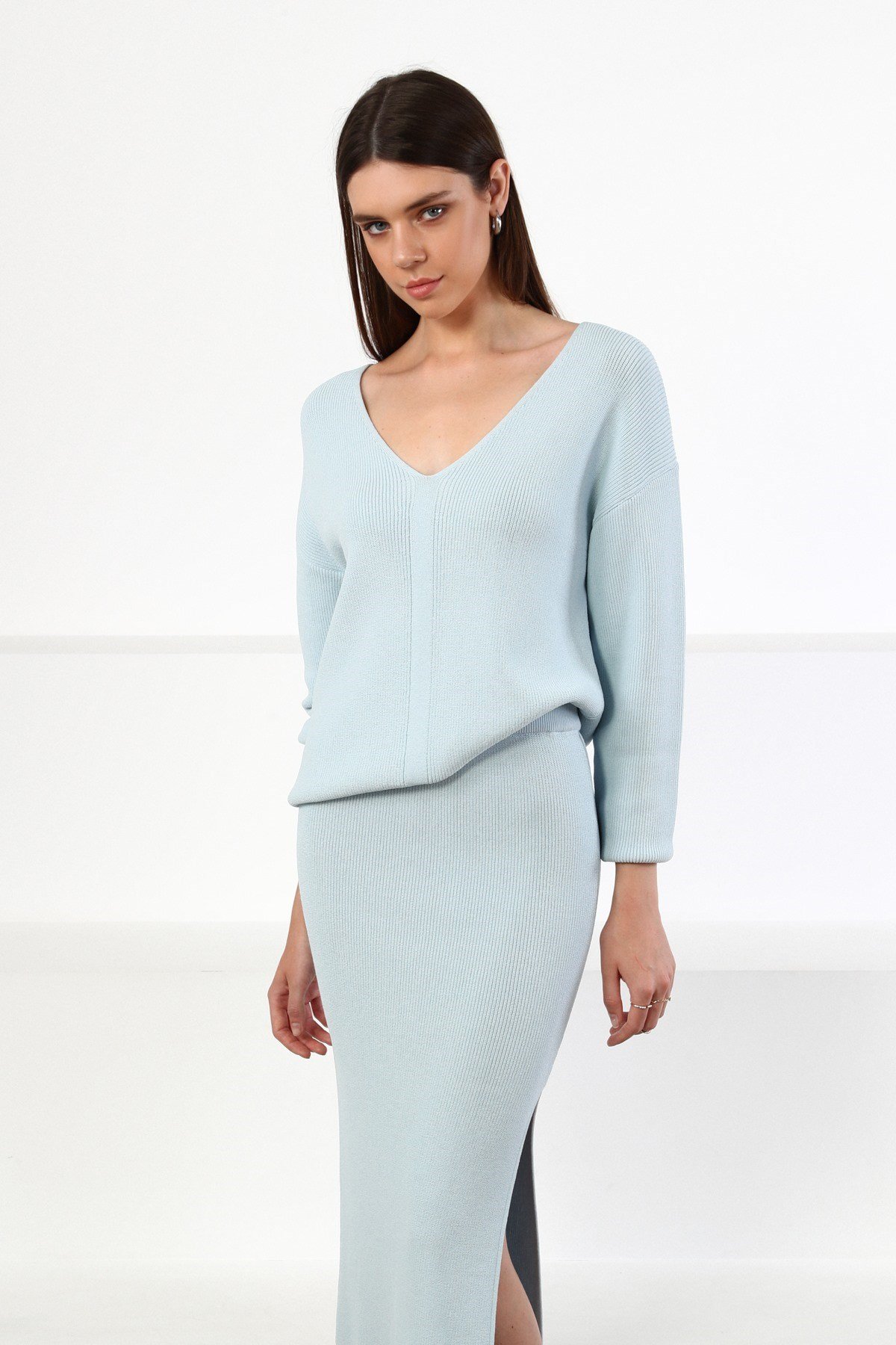 Ferraro Mavi V Yaka Kadın Triko Kazak