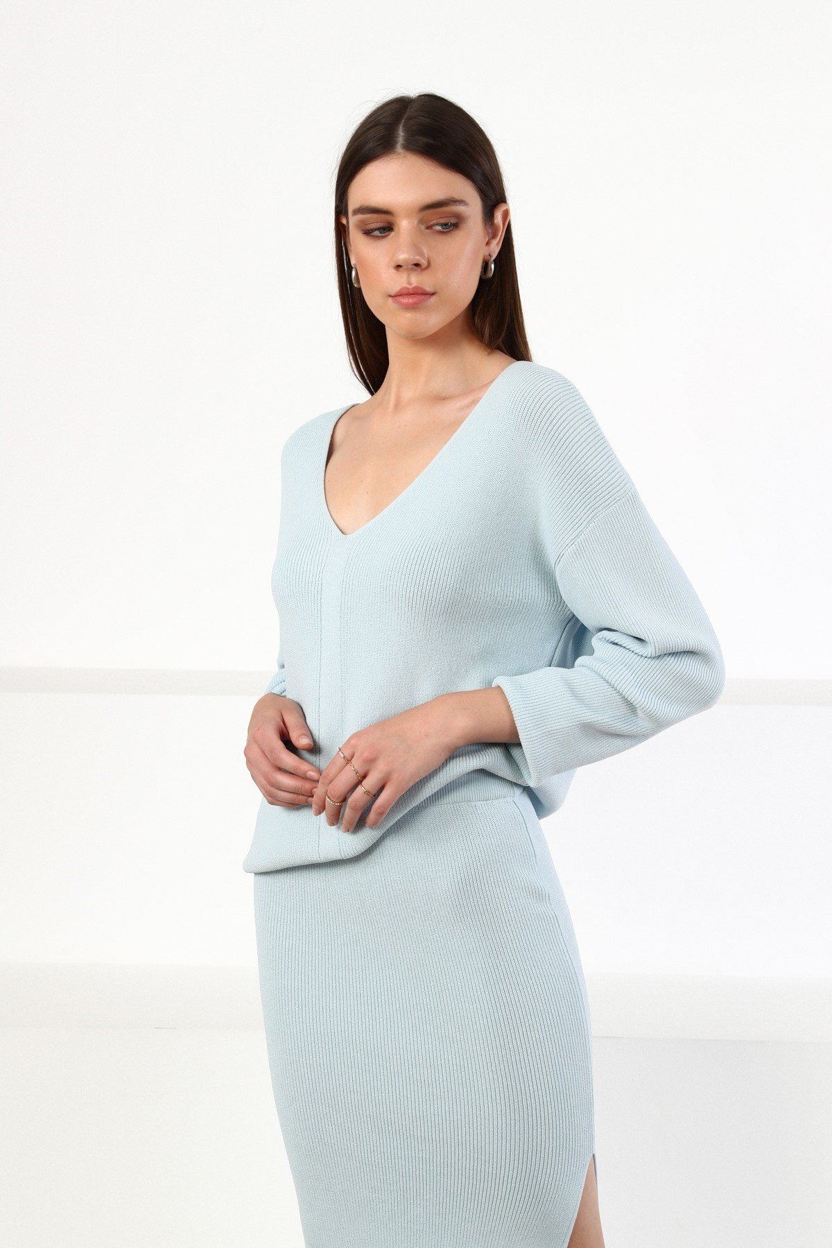 Ferraro Mavi V Yaka Kadın Triko Kazak