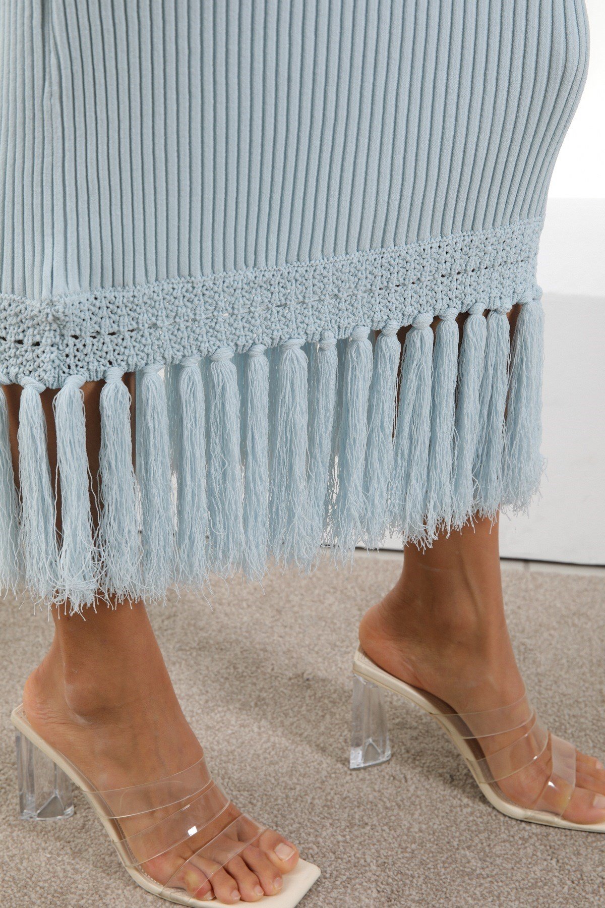 Ferraro Mavi V Yaka Püsküllü Midi Boy Kadın Triko Elbise