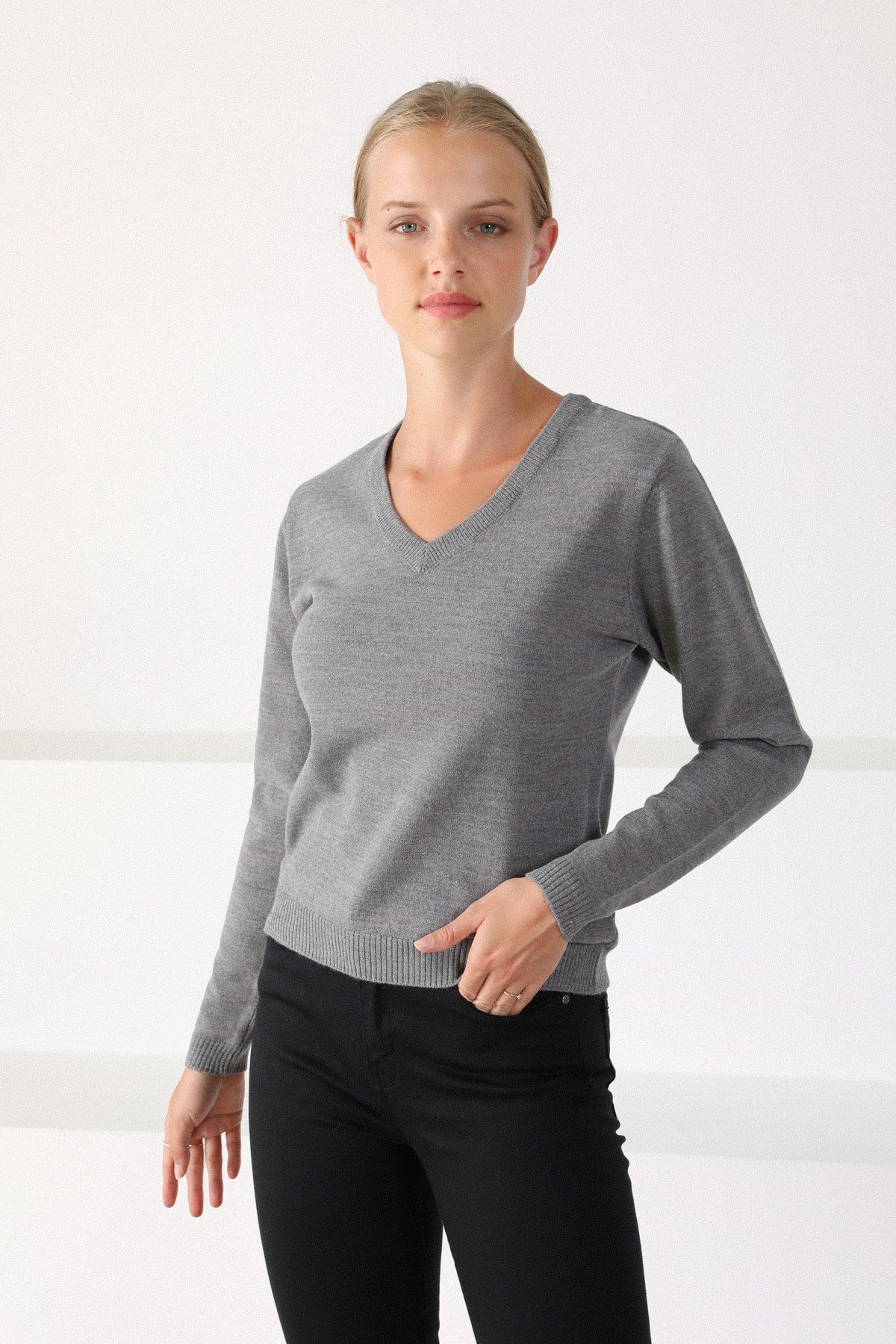 Ferraro O.Gri V Yaka Kadın Triko Kazak