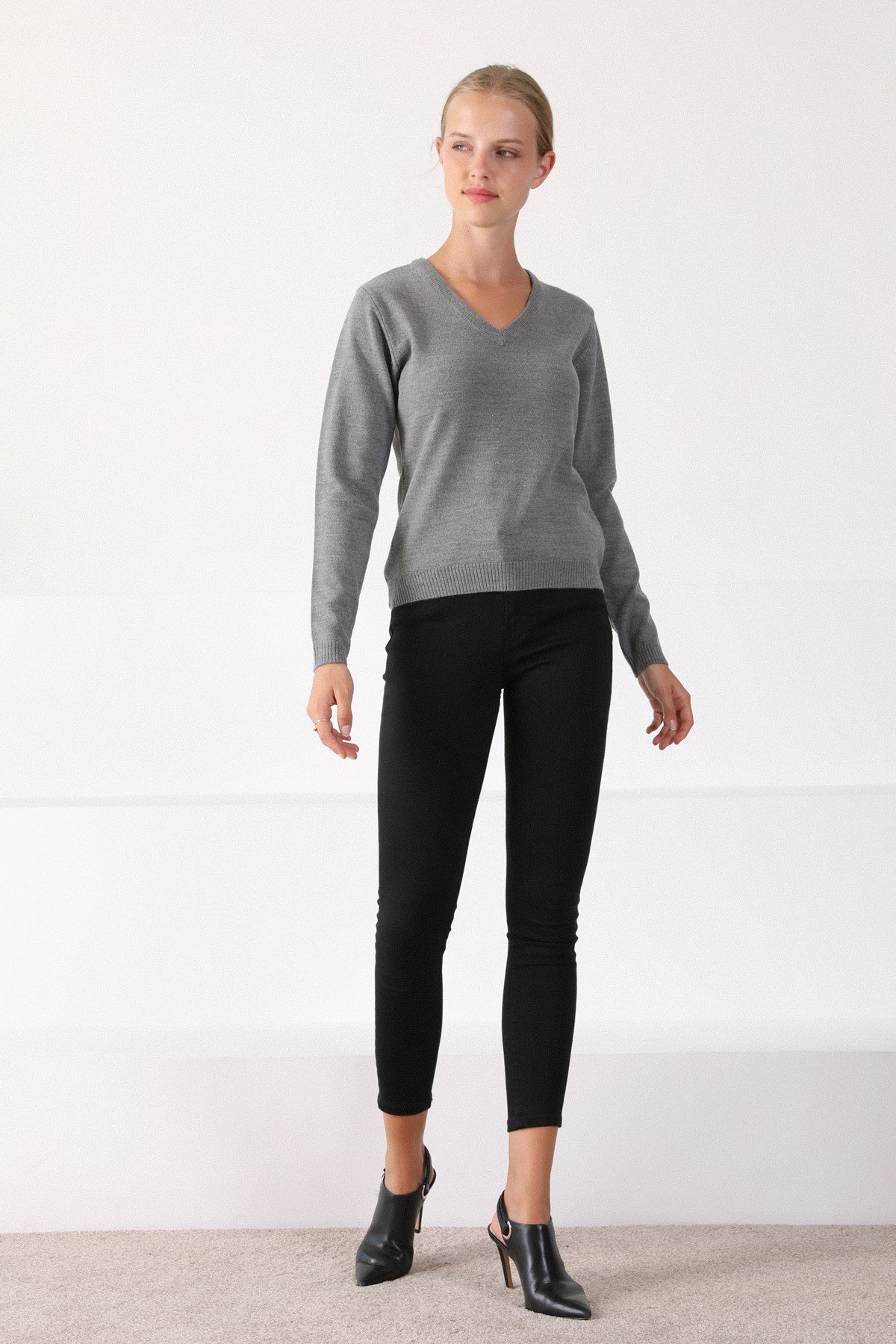 Ferraro O.Gri V Yaka Kadın Triko Kazak