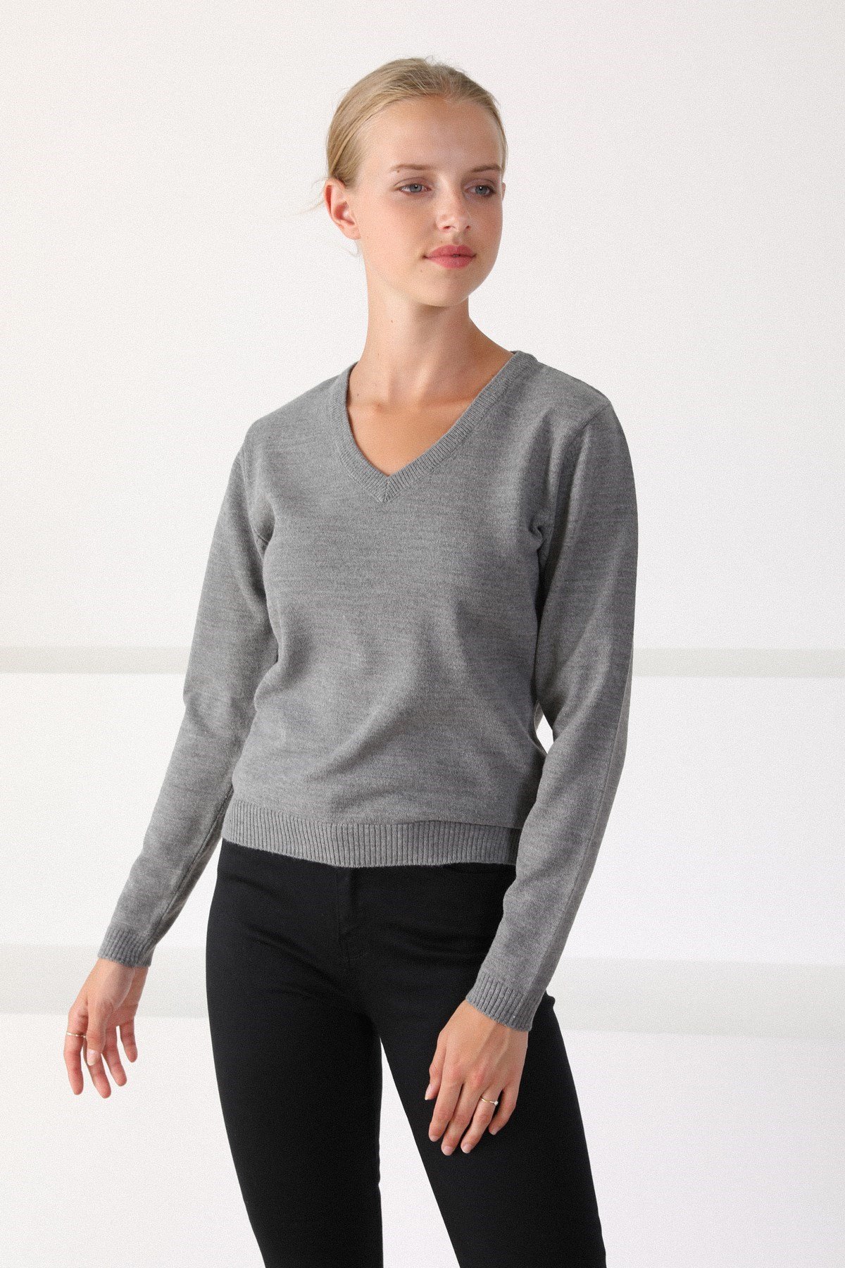 Ferraro O.Gri V Yaka Kadın Triko Kazak