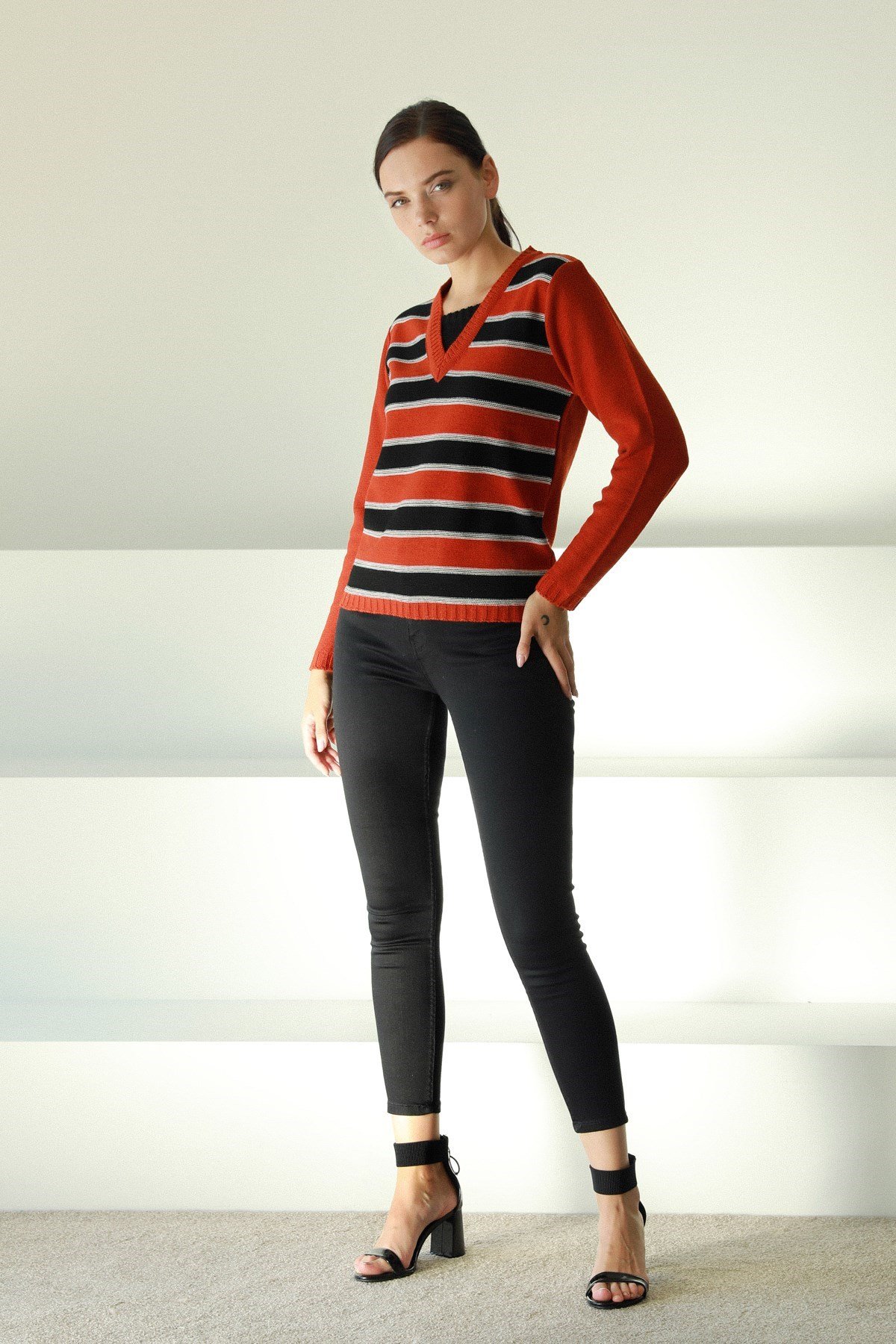 Ferraro Oranj V Yaka Yünlü Kadın Triko Kazak