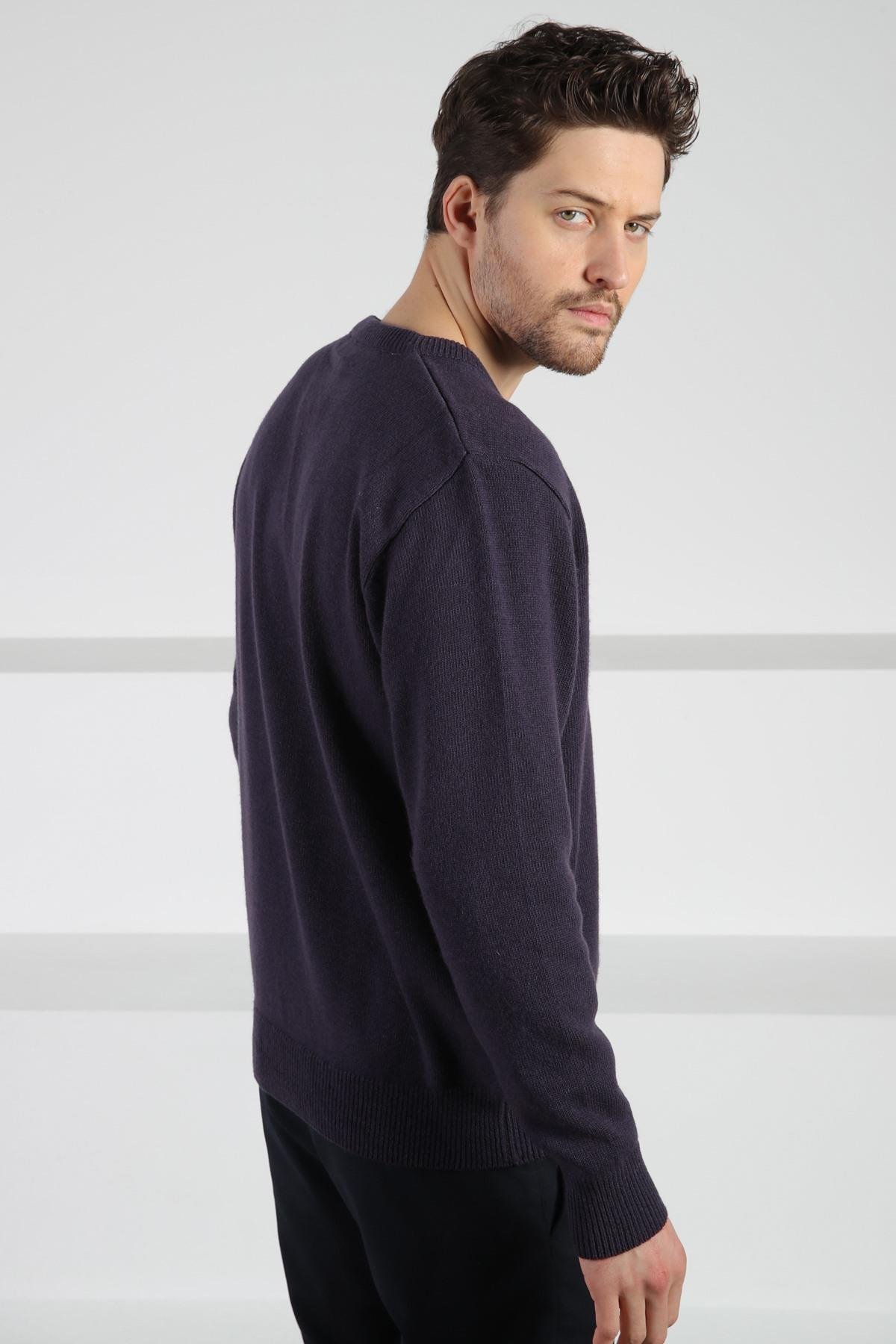 Ferraro Patlıcan V Yaka Erkek Uzun Kollu %100 Kuzu Yünü Triko Kazak